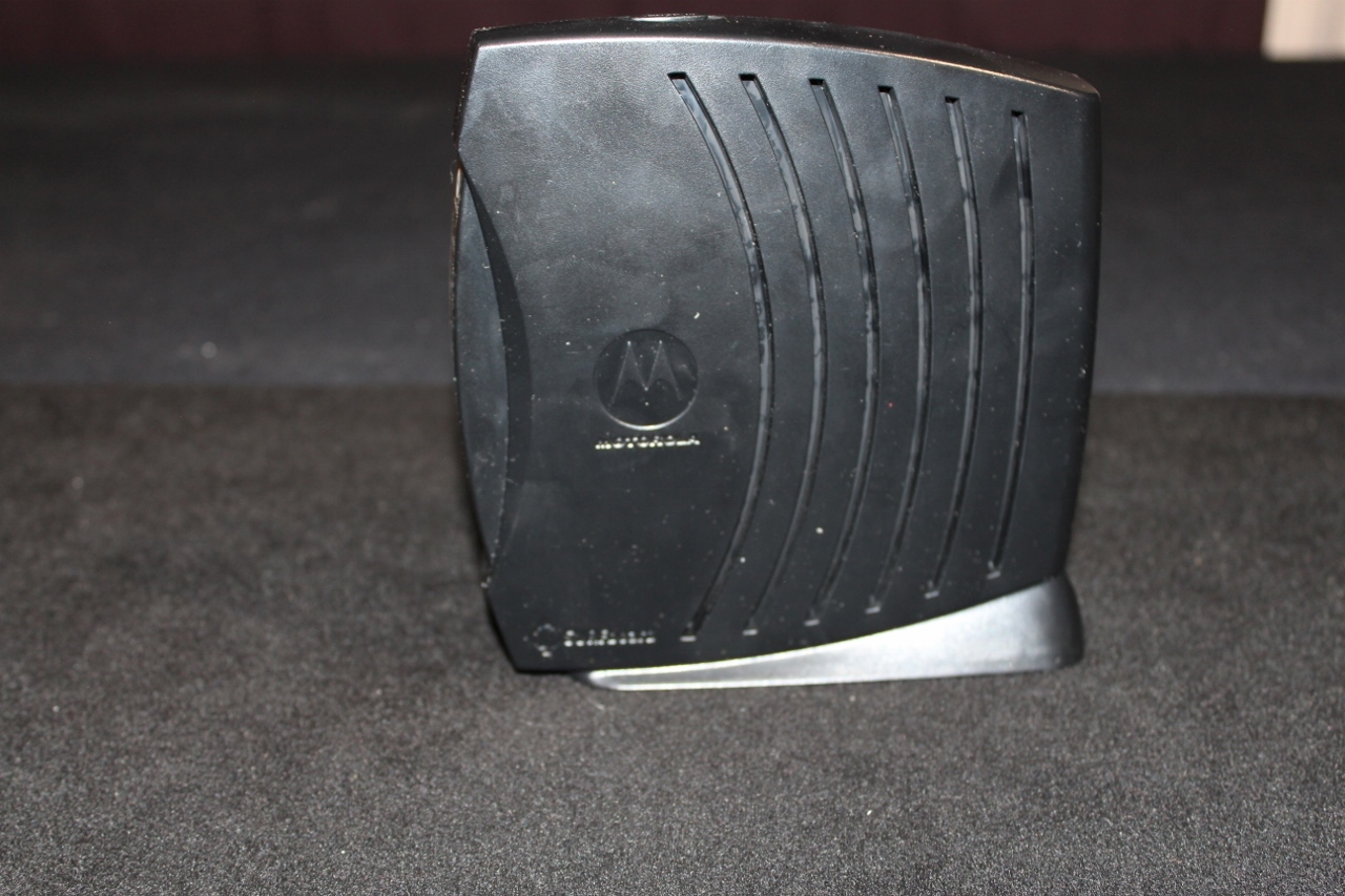 Mint MOTOROLA SURFBOARD CABLE MODEM MODEL NO. SB5100 COMPLETE