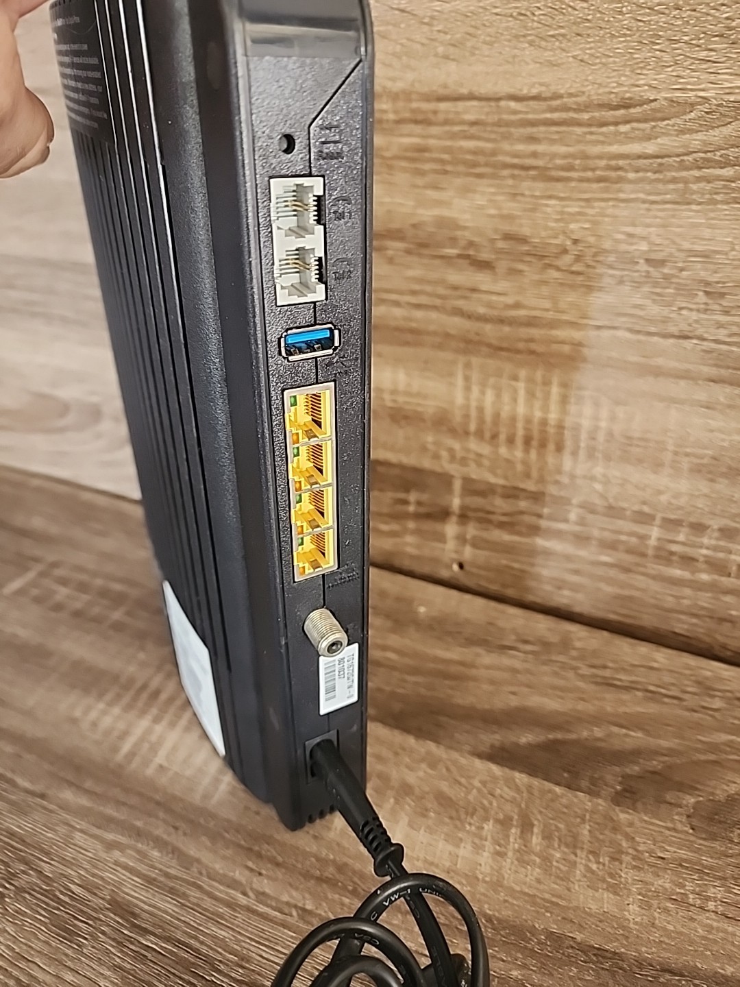 Arris TG1672G Touchstone Telephony Gateway WIFI (2.5GHz – 5.0GHz) 4 Port Modem