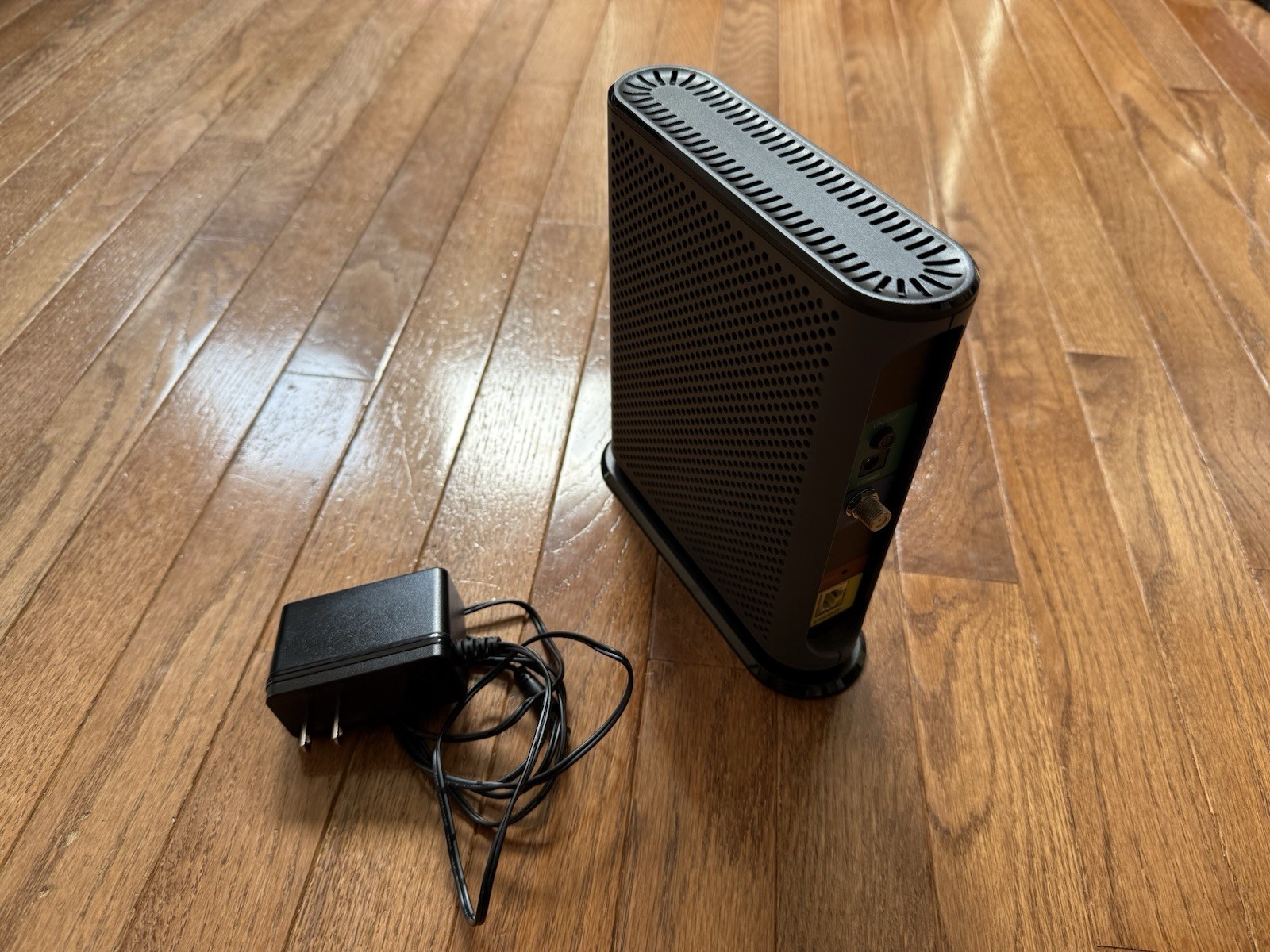 Motorola Cable Modem 24×8 DOCSIS 3.0 Model MB7621 w/ Power Cord