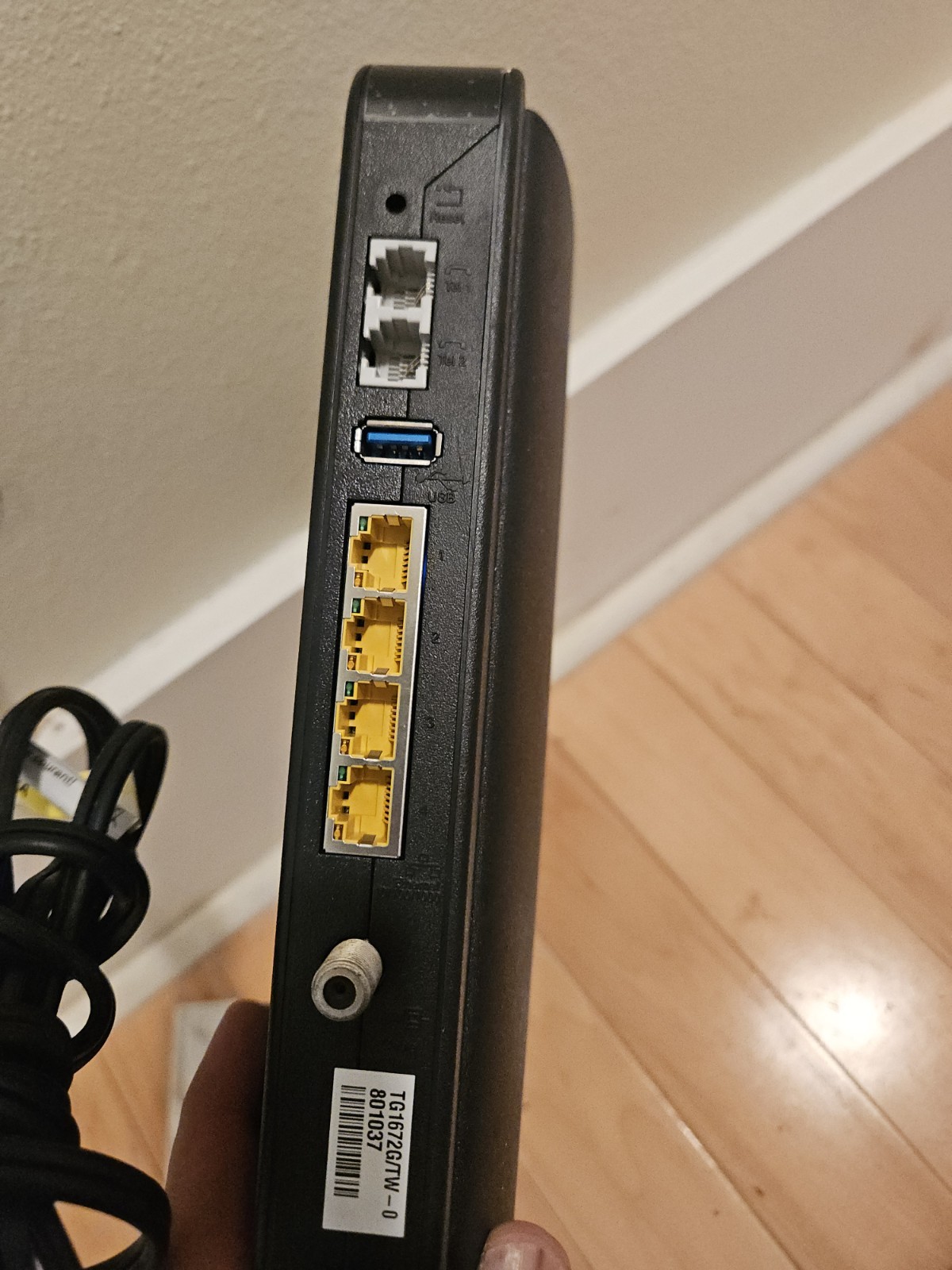 Arris TG1672G Touchstone Telephony Gateway WIFI 2.5 & 5.0GHz Cable Modem Router