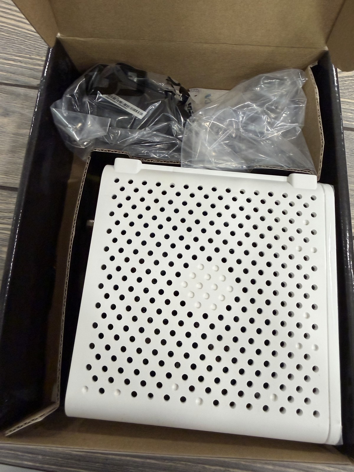 ARRIS SURFboard SB6190 DOCSIS 3.0 Cable Modem 1.4 Gbps Gigabit Ethernet White