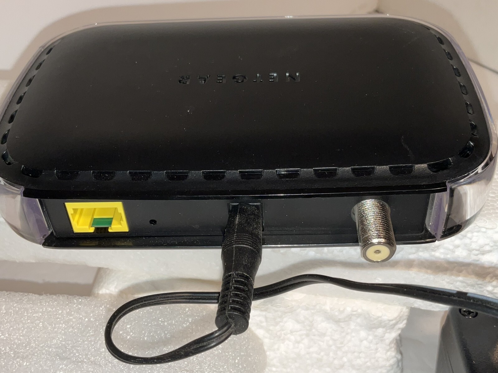 NETGEAR CM400 Cable Modem – Pre-Owned – GC