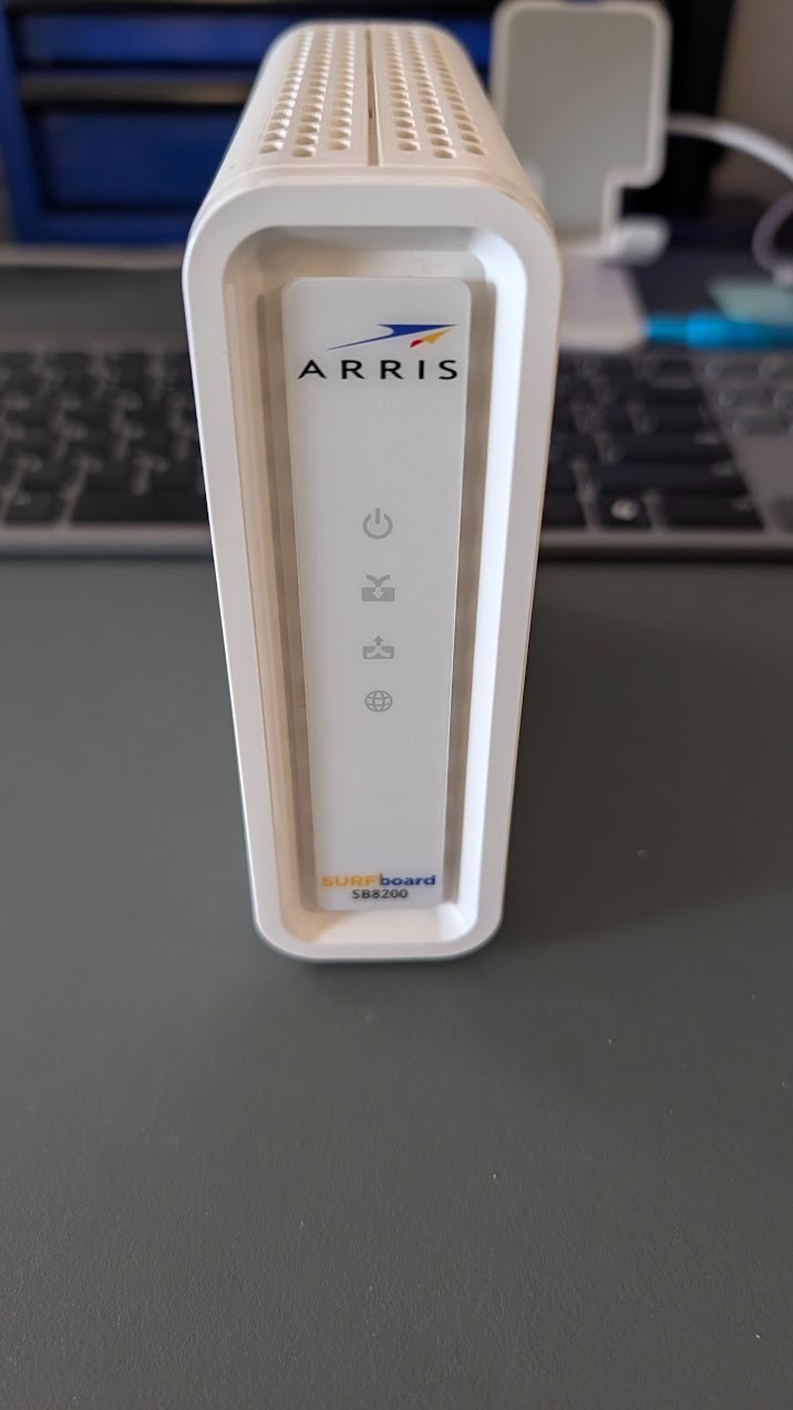 ARRIS SURFboard SB8200 DOCSIS 3.1 10 Gbps Cable Modem *NO AC adapter*