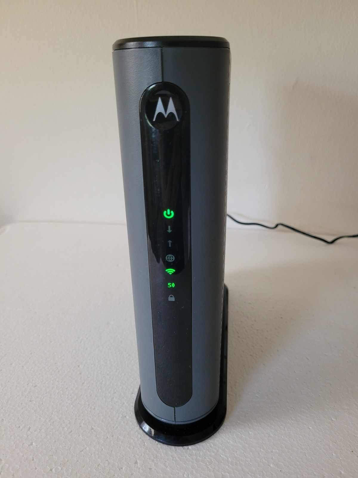 Motorola Cable Modem 24×8 Plus AC1900 Dual Band WIFI Gigabit Router