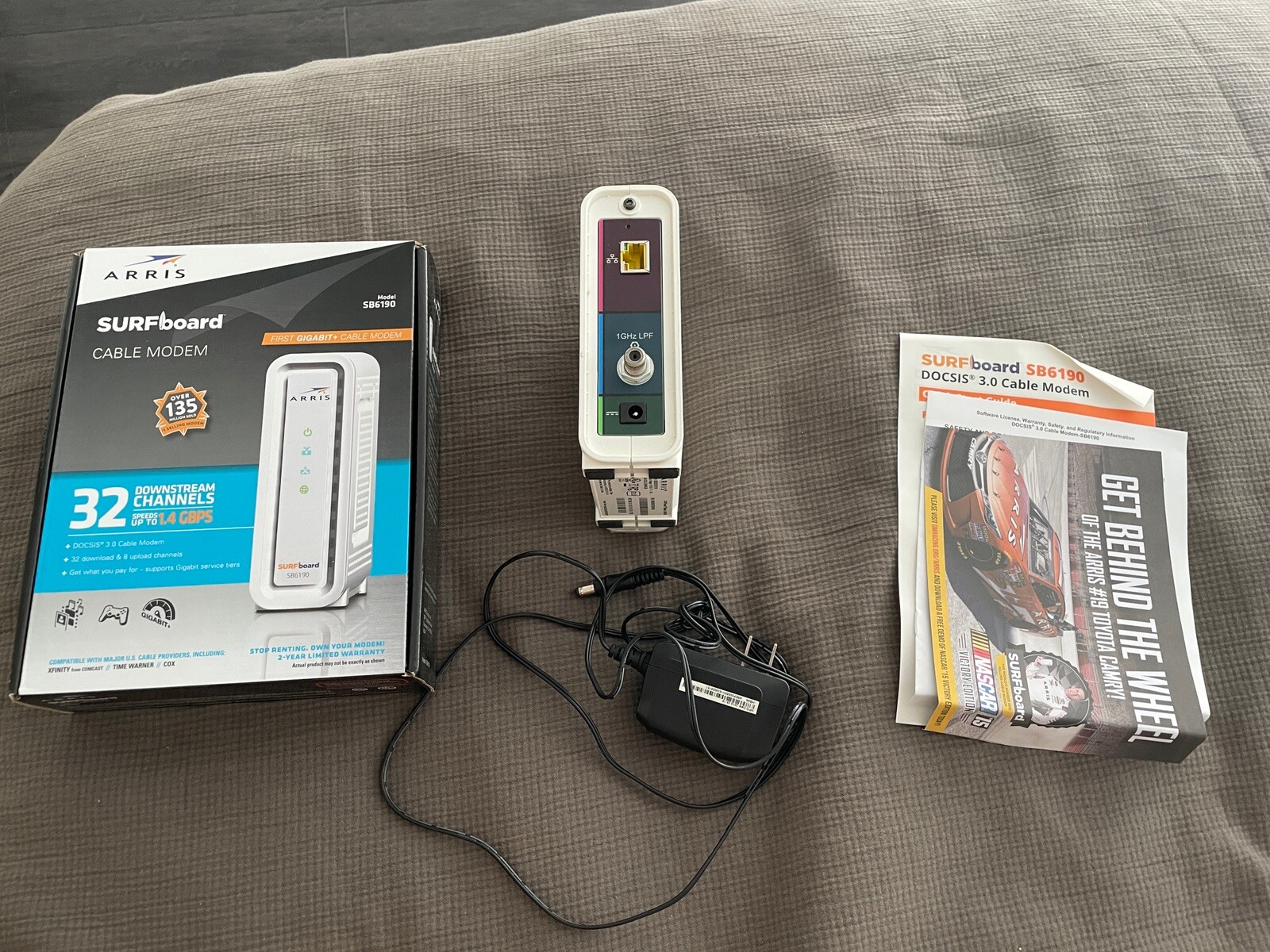 ARRIS Surfboard SB6190-RB DOCSIS 3.0 Cable Modem, White. Fully Functioning
