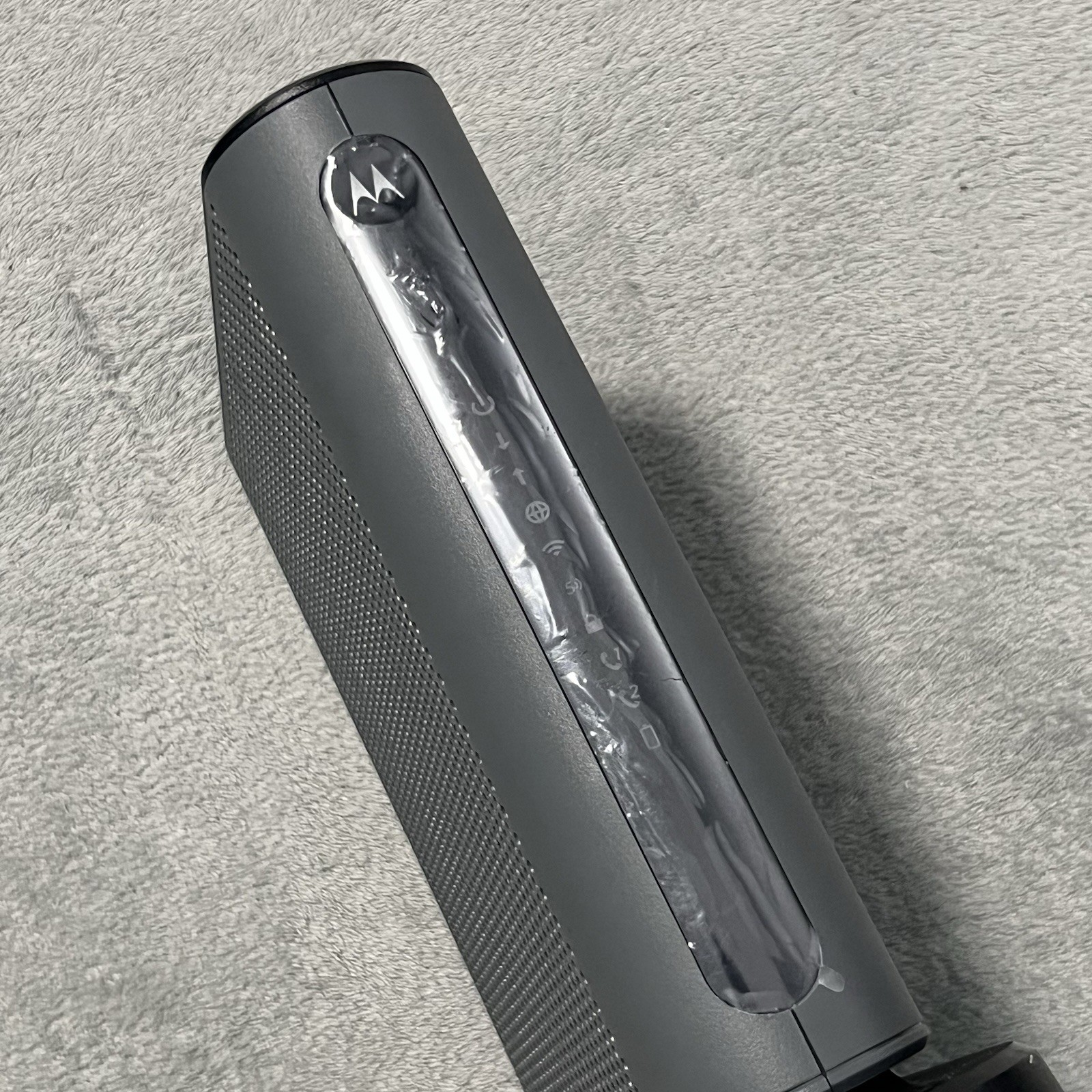 Motorola 24X8 Cable Modem Plus AC1900 Dual Band Wi-Fi Router with Voice MT7711