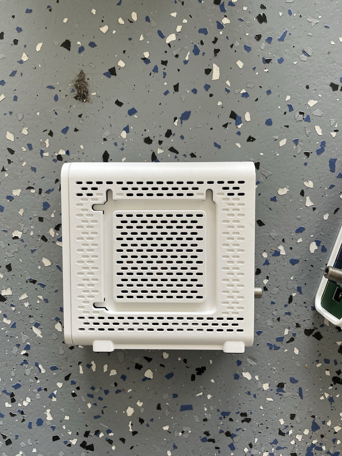 ARRIS SURFboard SB8200 DOCSIS 3.1 Cable Modem White 2 LAN Ports