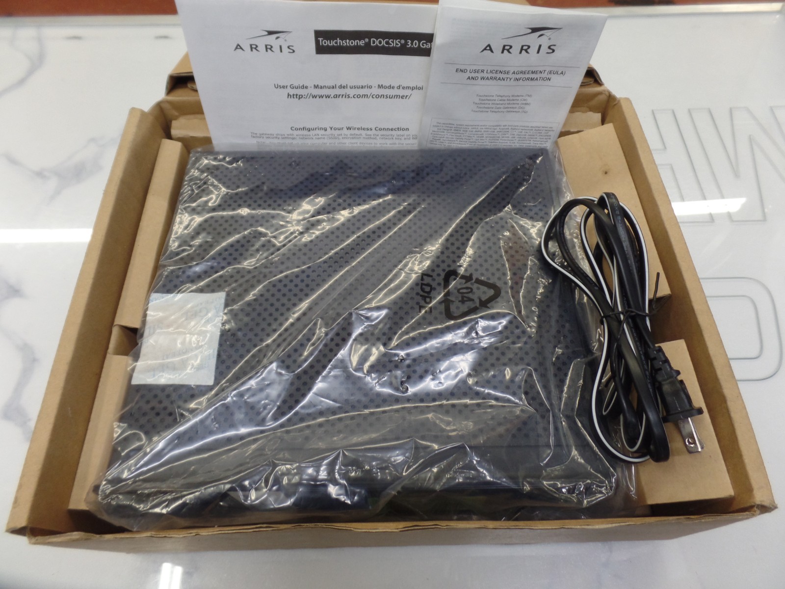 ARRIS Touchstone TG2472G DOCSIS 3.0 Wi-Fi Moca Dual-Band Telephony Cable Modem