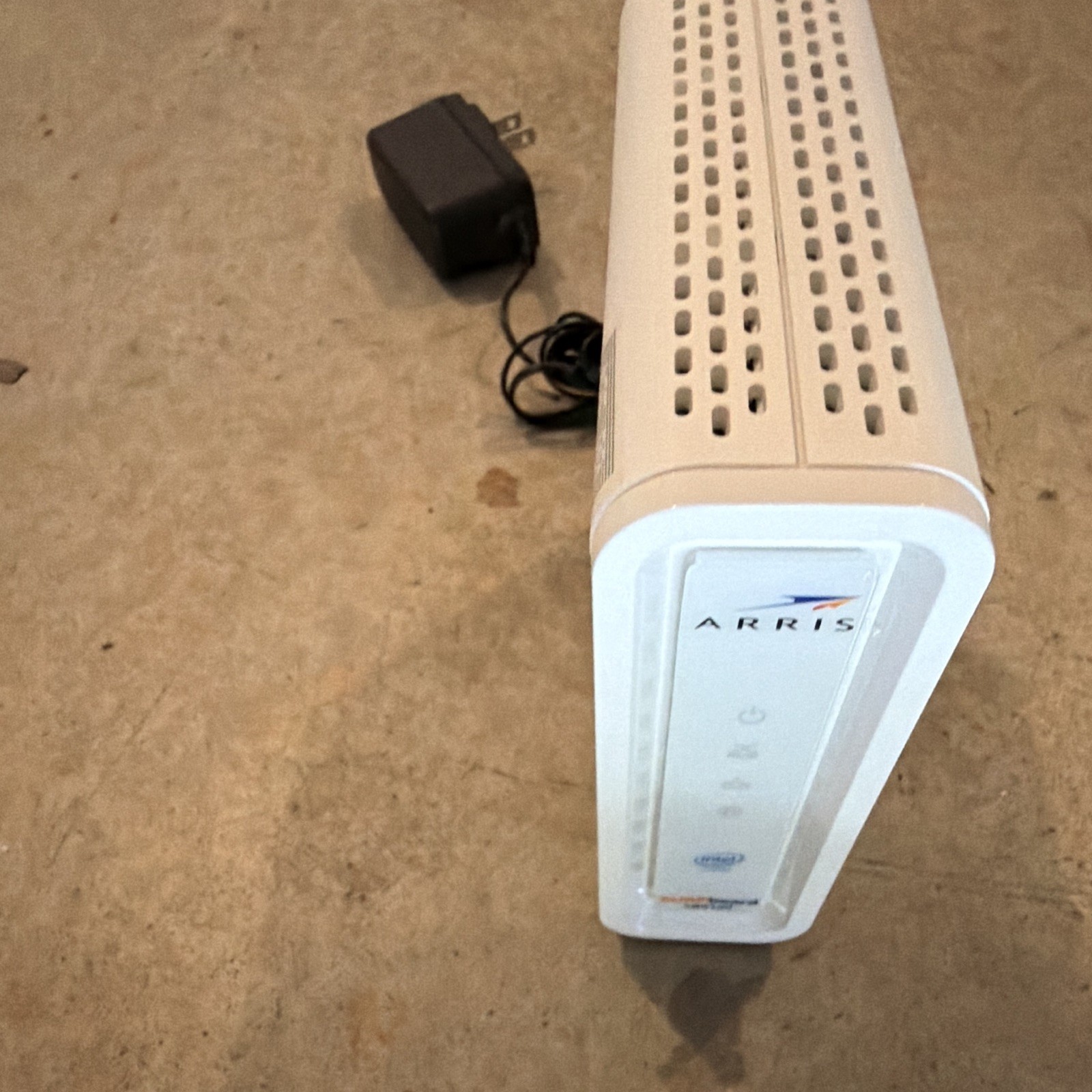 ARRIS SURFboard SB6190 DOCSIS 3.0 1.4Gbps Cable Modem 1 GigE White