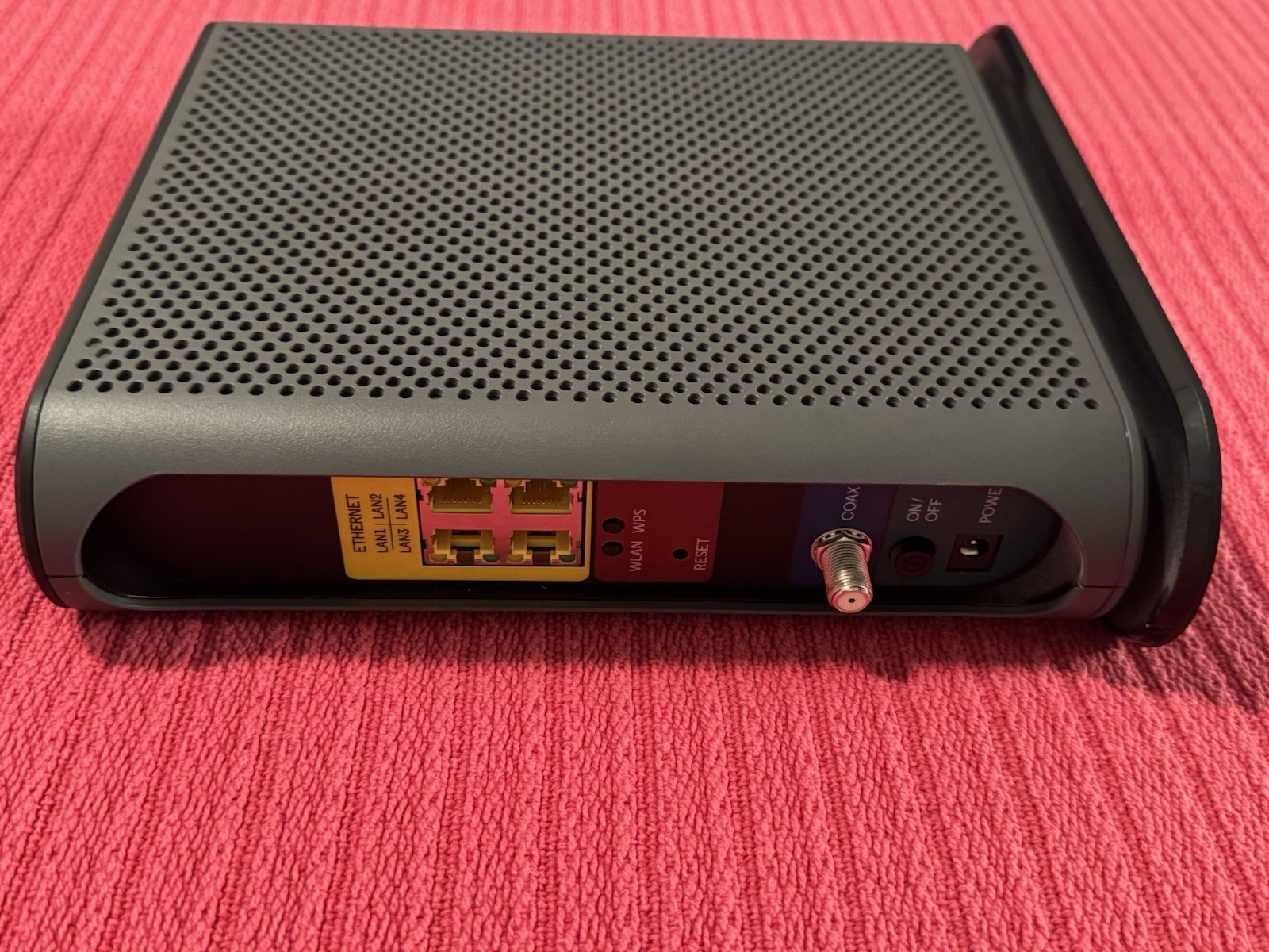Motorola MG7550 Dual Band AC1900 Cable Modem and Wi-Fi Router