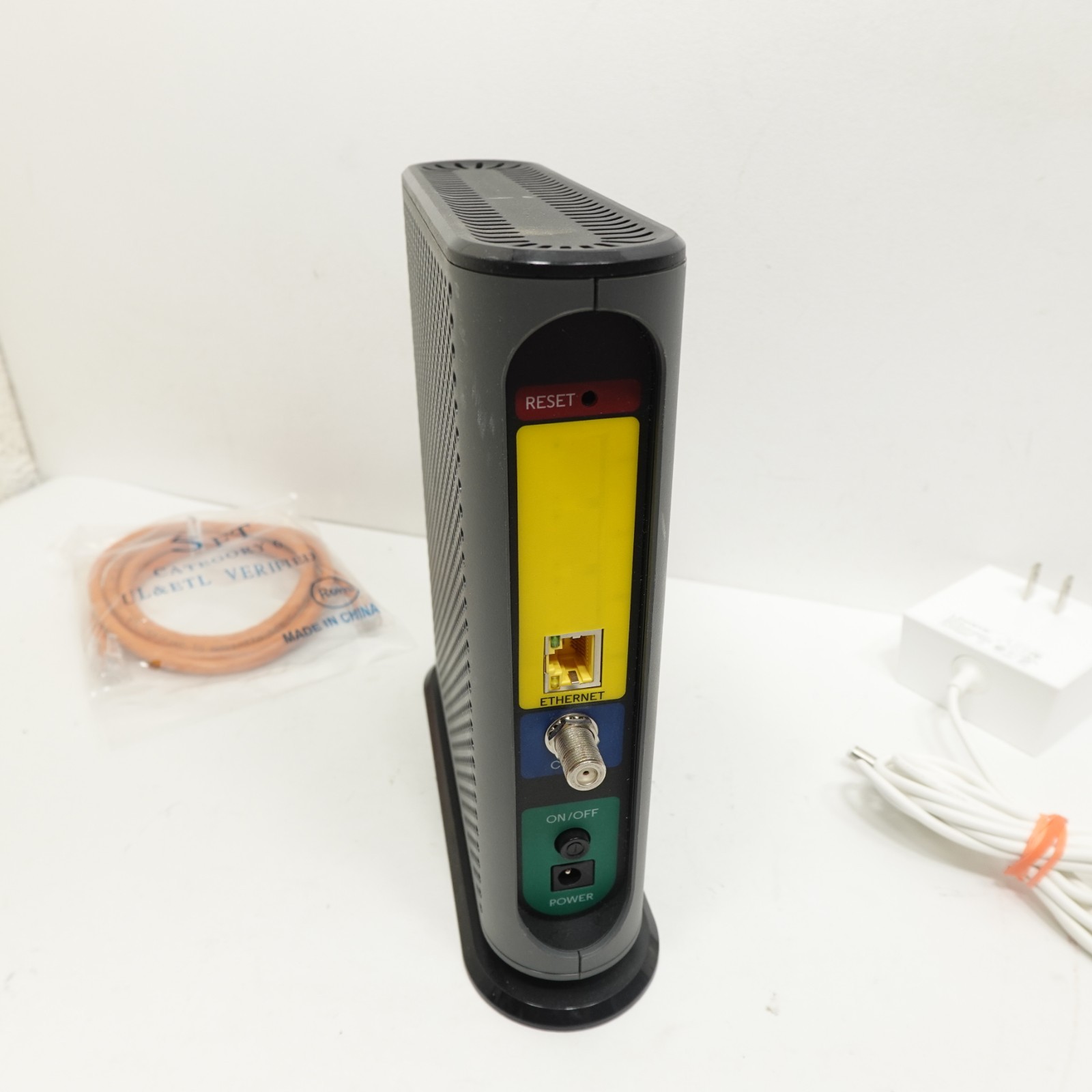 Motorola MB8600 DOCSIS 3.1 Cable Modem Gigabit Ethernet With Power Cord