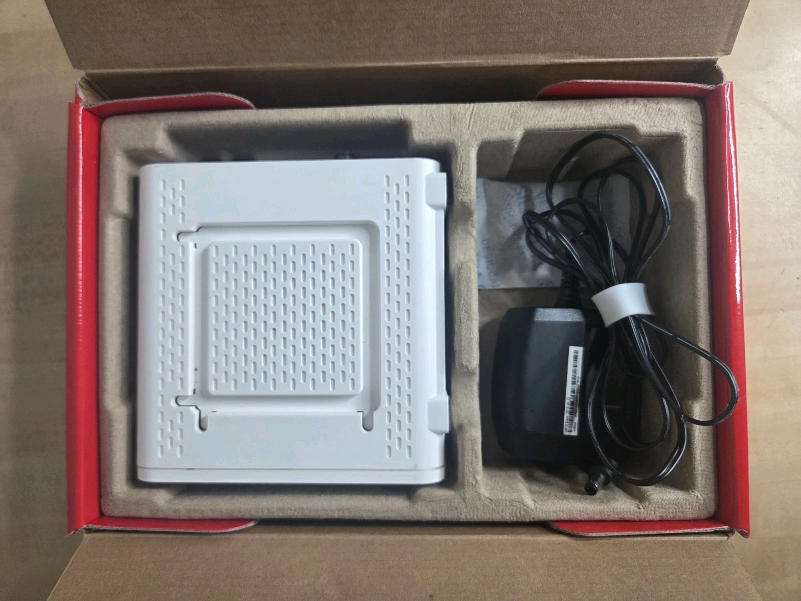 ARRIS SURFboard SB6190 DOCSIS 3.1 Cable Modem 10+ Gbps 2×2 Gigabit White