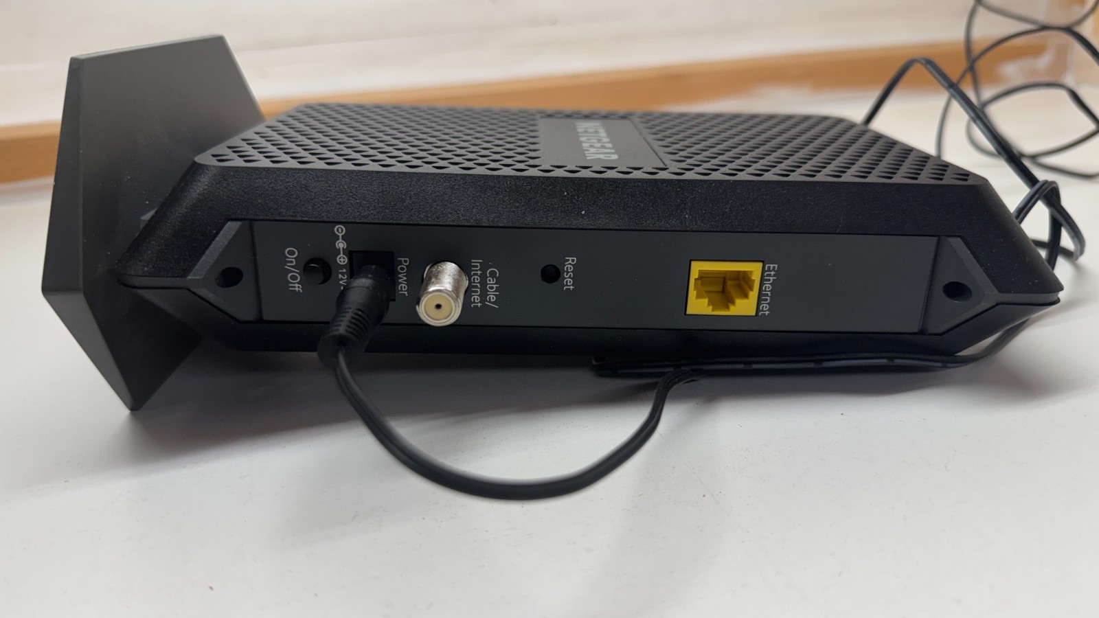 NETGEAR High Speed Cable Modem DOCSIS 3.0 24×8 CM600-100NAS Gigabit Ethernet