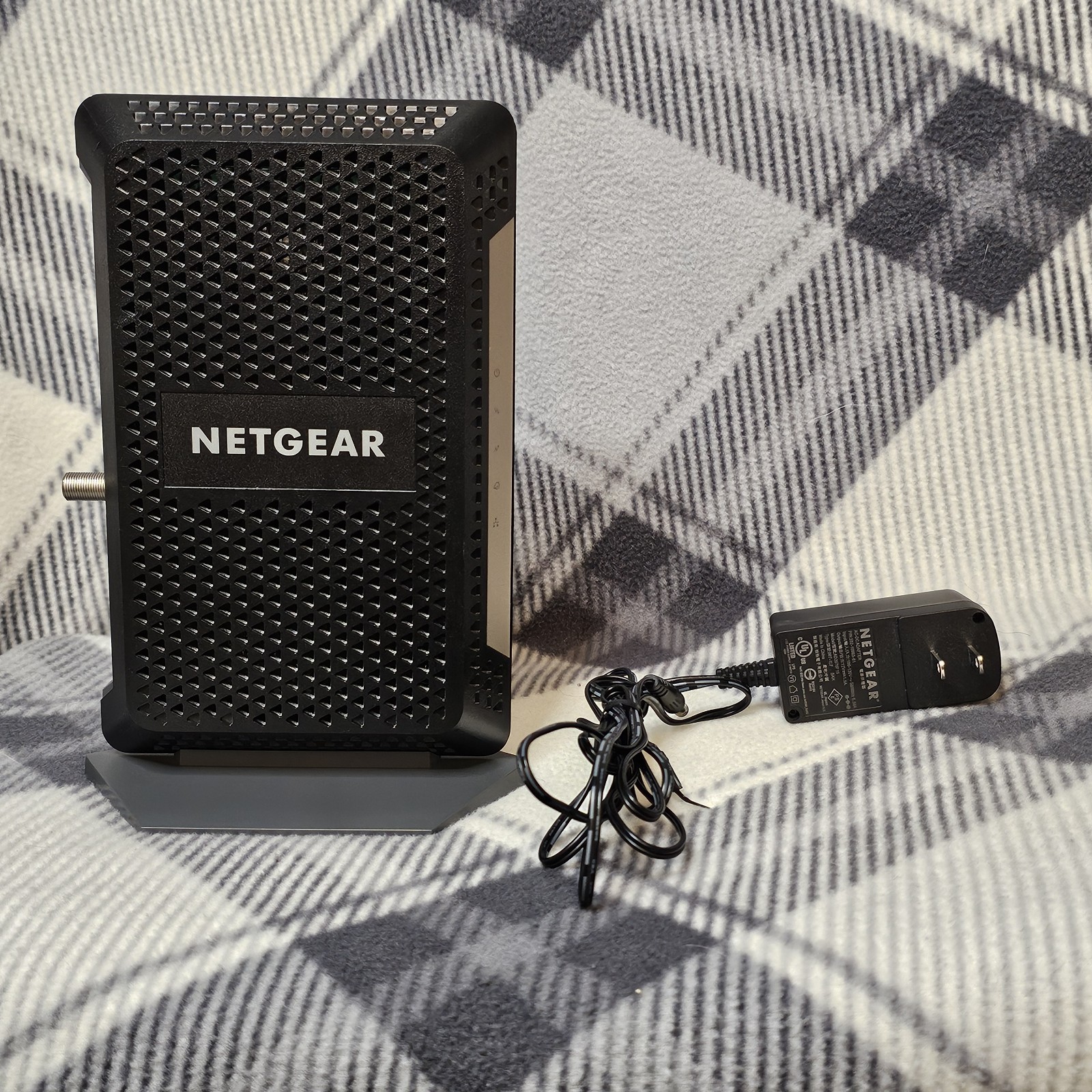 Netgear CM1000v2 Cable Modem With 100-120V AC-DC Power Adapter Used