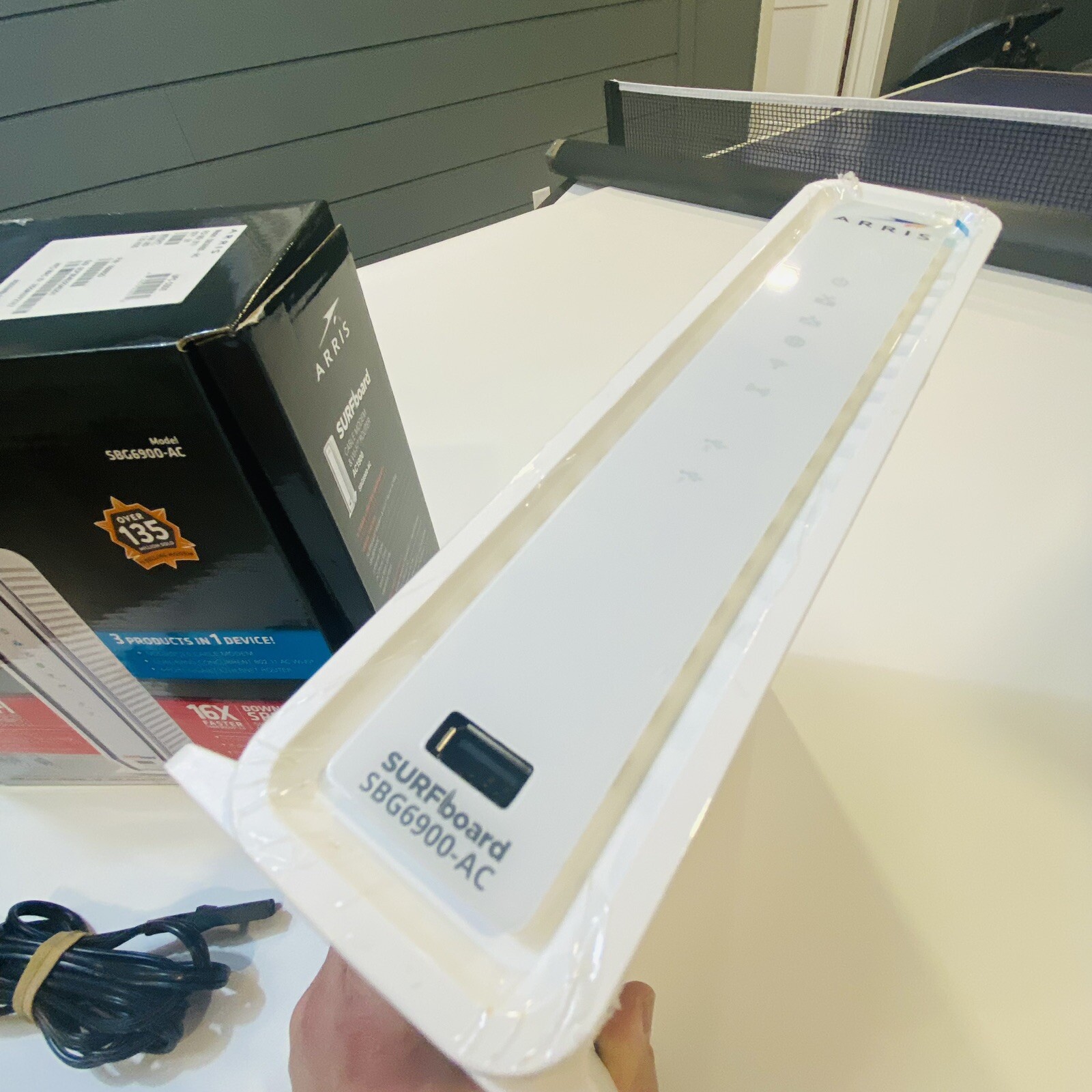 ARRIS SURFboard SBG6900AC Docsis 3.0 16×4 Cable Modem & AC1900 Wi-Fi Router