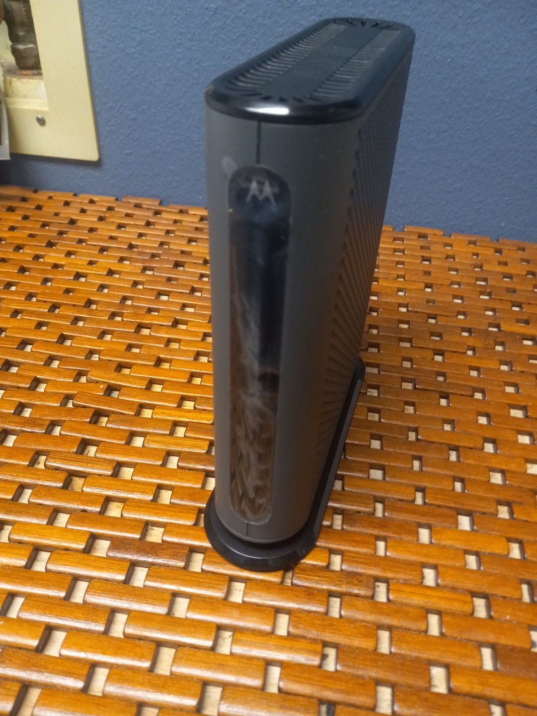 Motorola MB7621 DOCSIS 3.0 Cable Modem – Black – No Power Cord- Barely Used