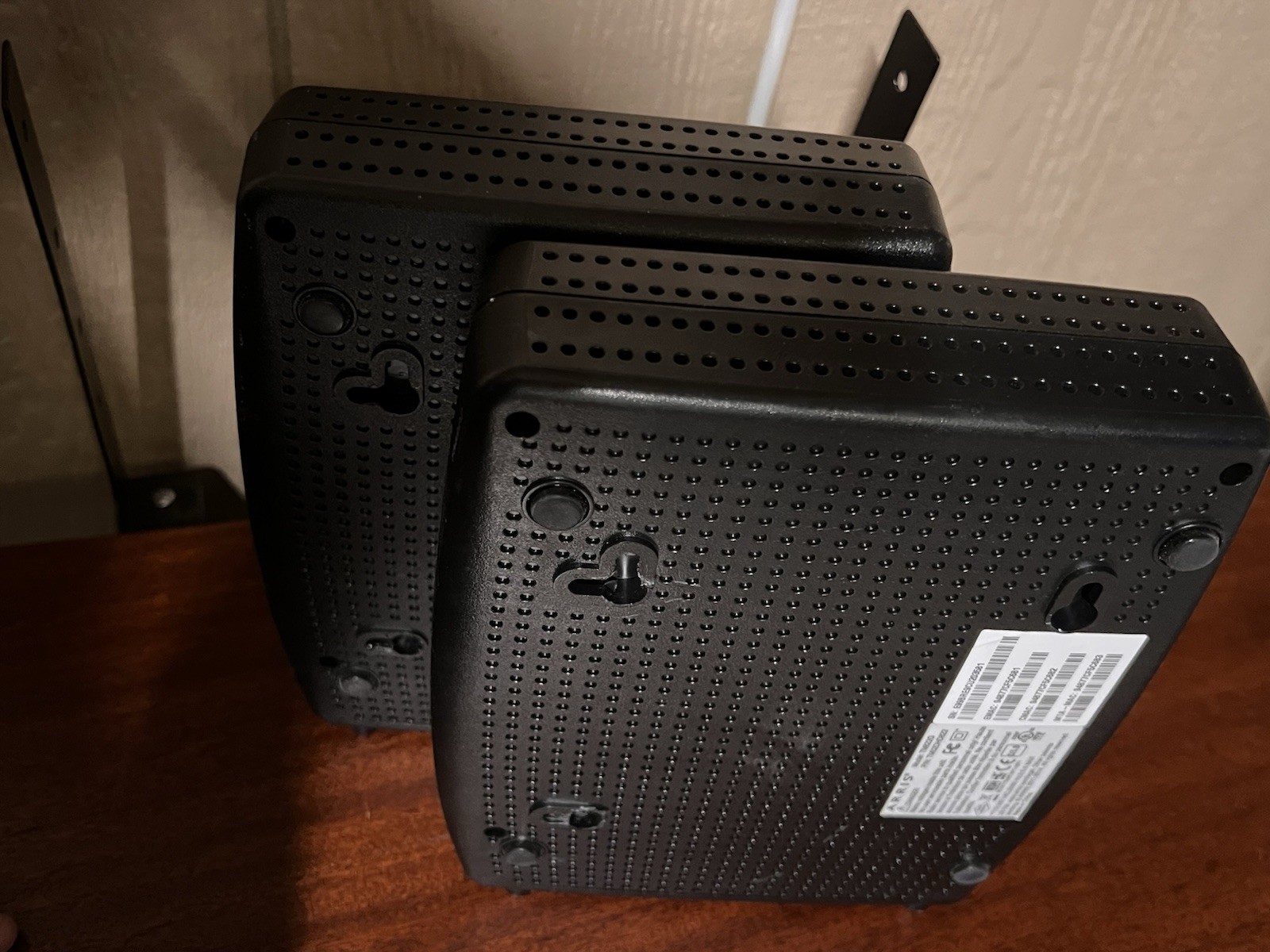 ARRIS TM822G Cable Modem Black Lot of 2 Cable Modems & Routers