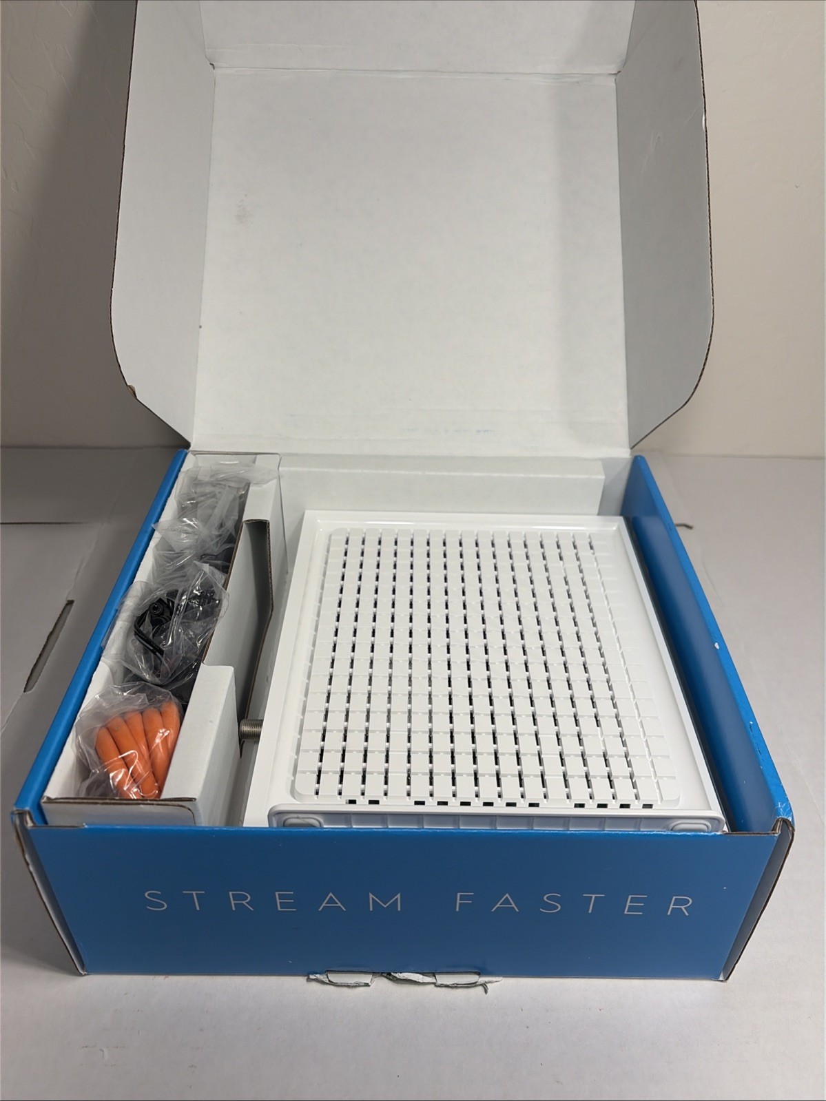 Hitron CODA56 DOCSIS 3.1 Cable Modem 2.5Gbps White – Open Box
