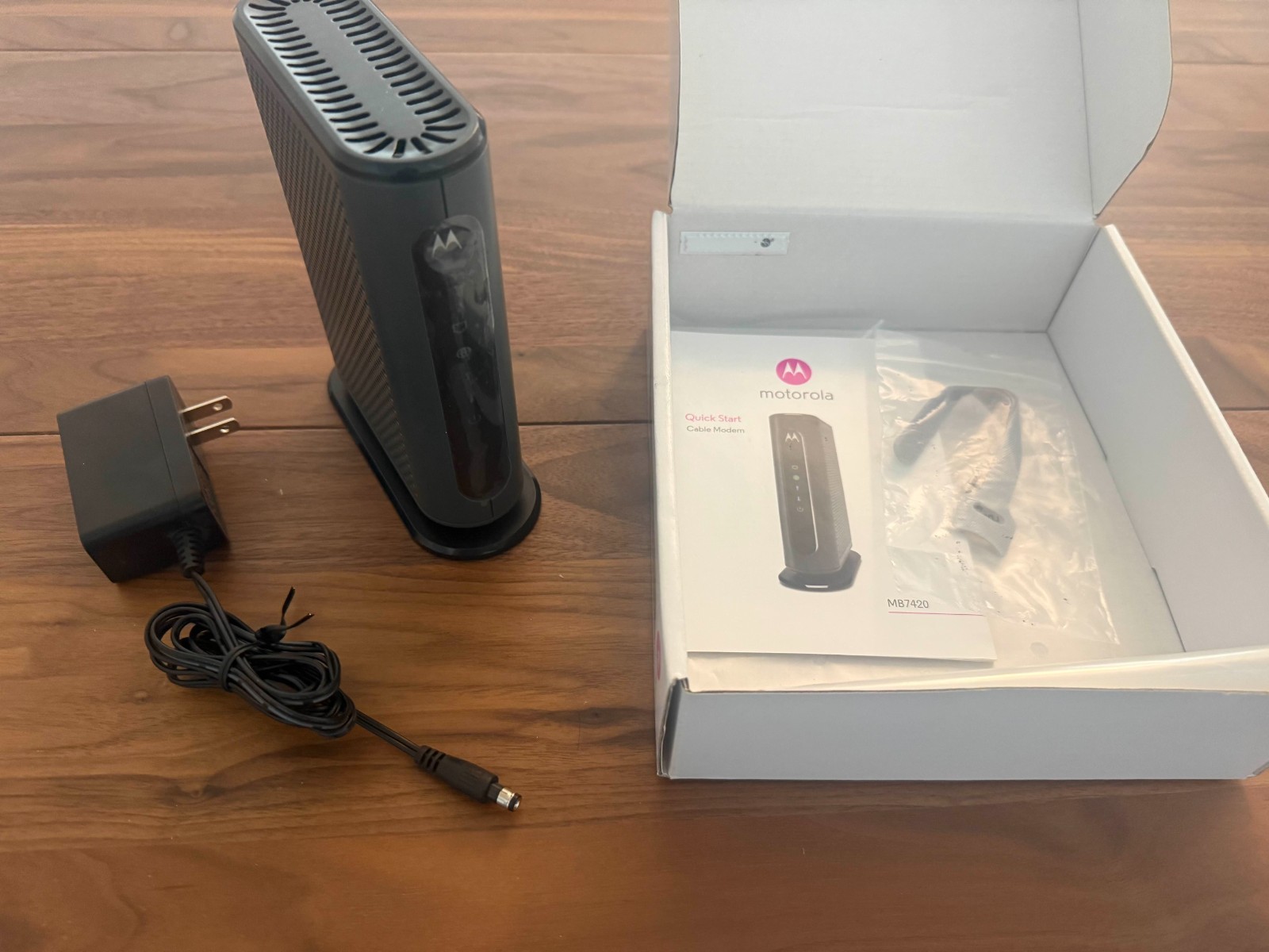 Motorola 16×4 Cable Modem, Model MB7420, 686 Mbps, DOCSIS 3.0