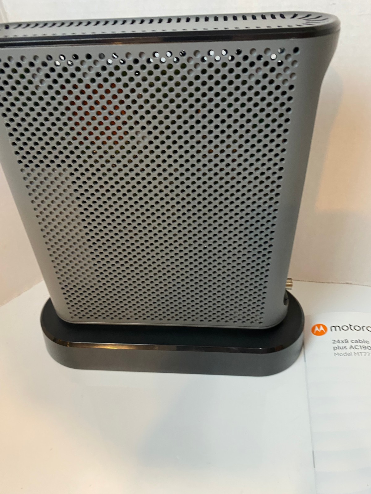 Motorola MT7711 24X8 Cable Modem and AC1900 Dual Band Wi-Fi Gigabit Router 2…