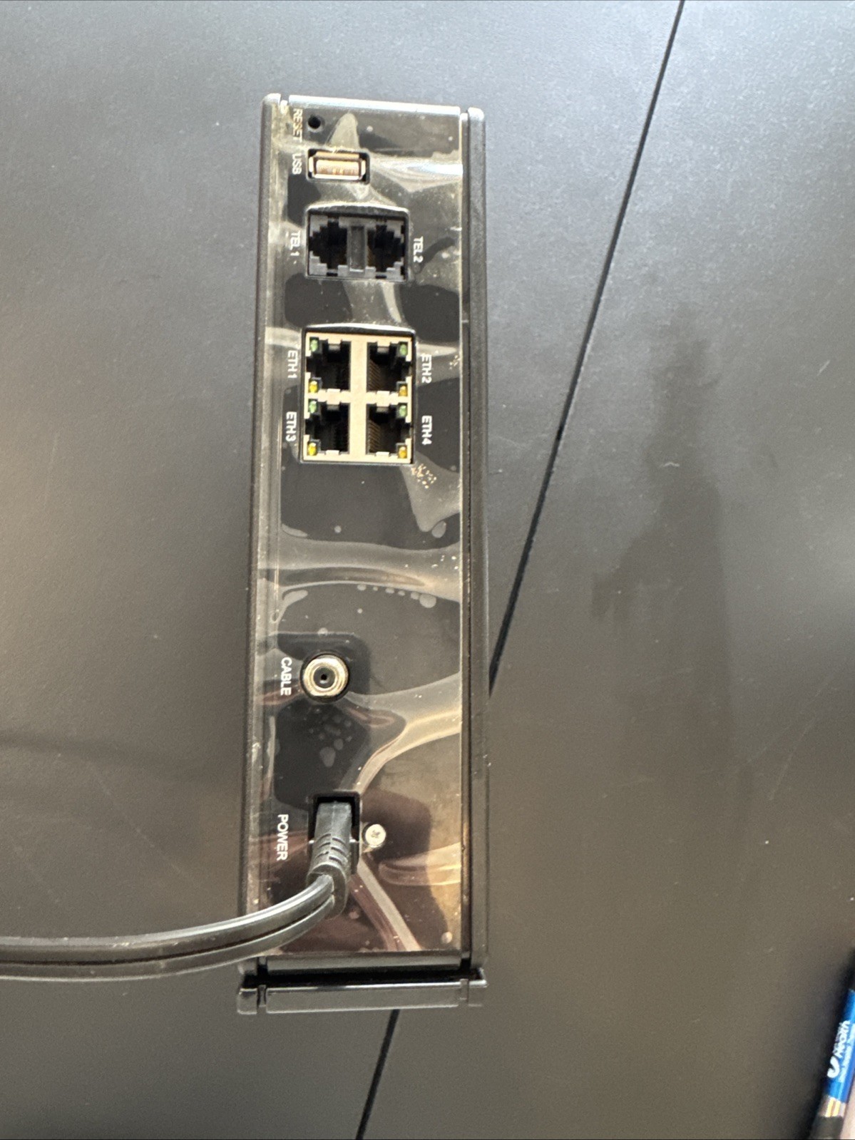 Ubee DVW3201B Wireless Cable Modem Comes With Power Cord