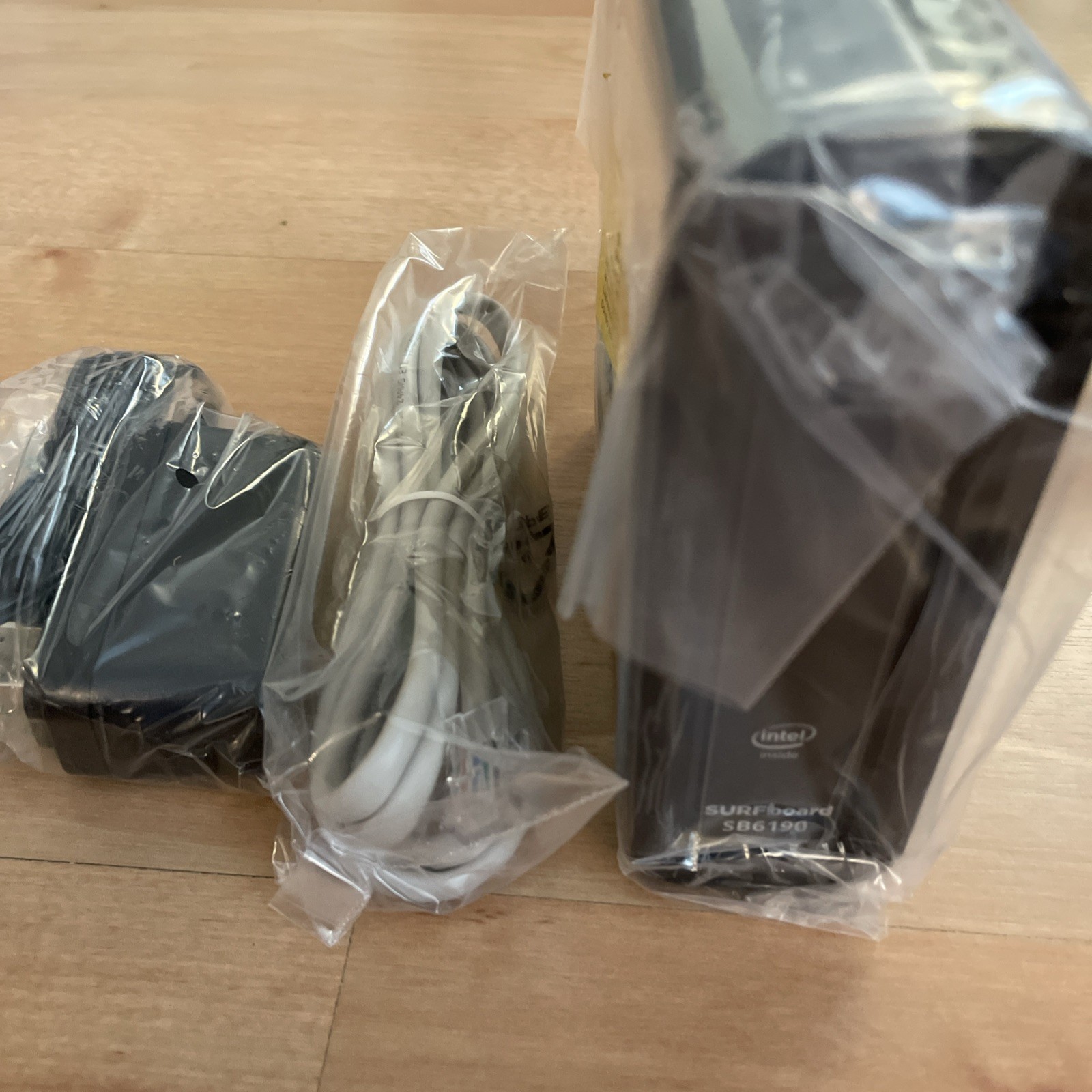 ARRIS SURFboard SB6190 DOCSIS 3.0 Cable Modem 32×8 Gigabit, Open box Never used