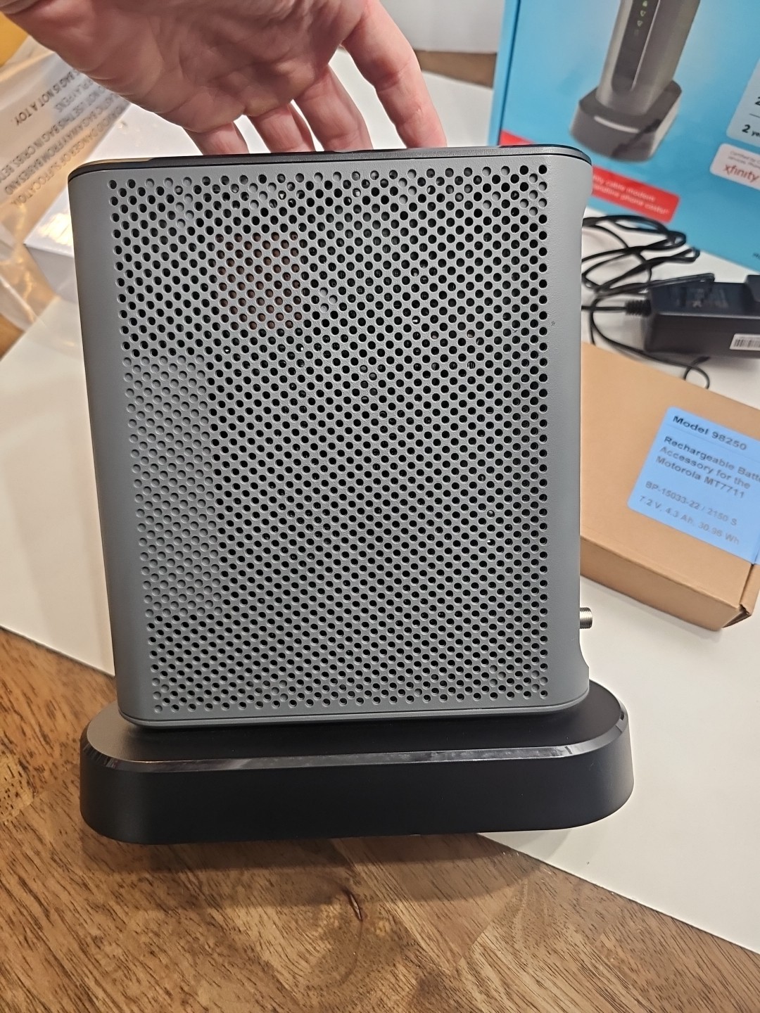Motorola MT7711 24X8 Cable Modem and AC1900 Dual Band Wi-Fi Gigabit Router 2…