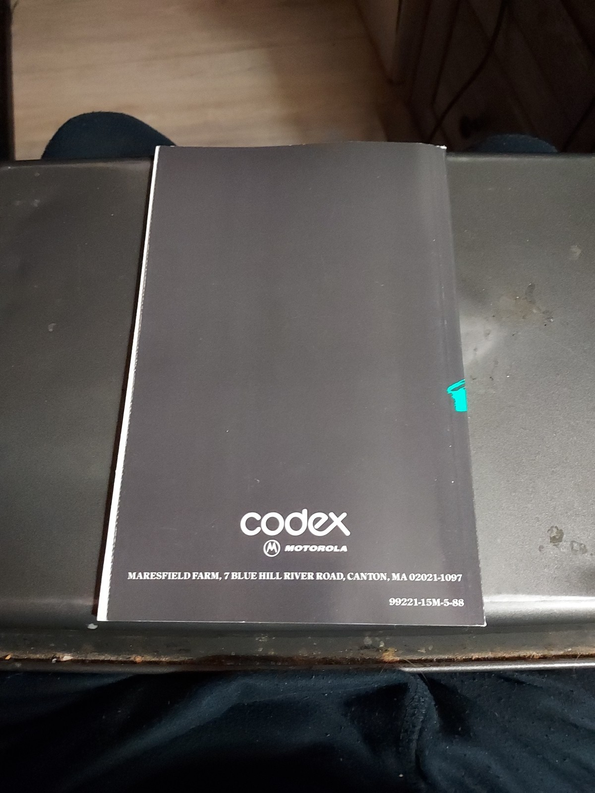 THE APPLICATIONS BOOKLET OF CODEX V.32 MODEM TECHNOLOGY