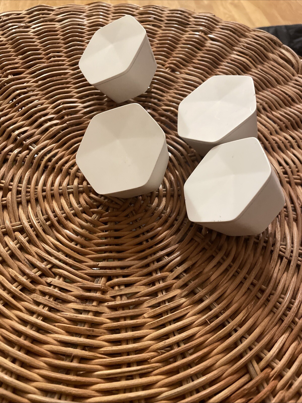 Xfinity Comcast xFi Pods WiFi Network Range Extenders (a Set of 4 Pods)