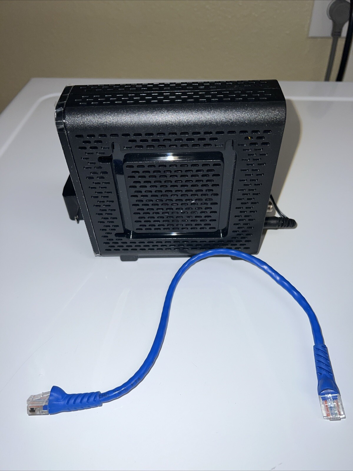 ARRIS Touchstone CM8200A DOCSIS 3.1 Ultra Fast Cable Modem – Black (not for COX)