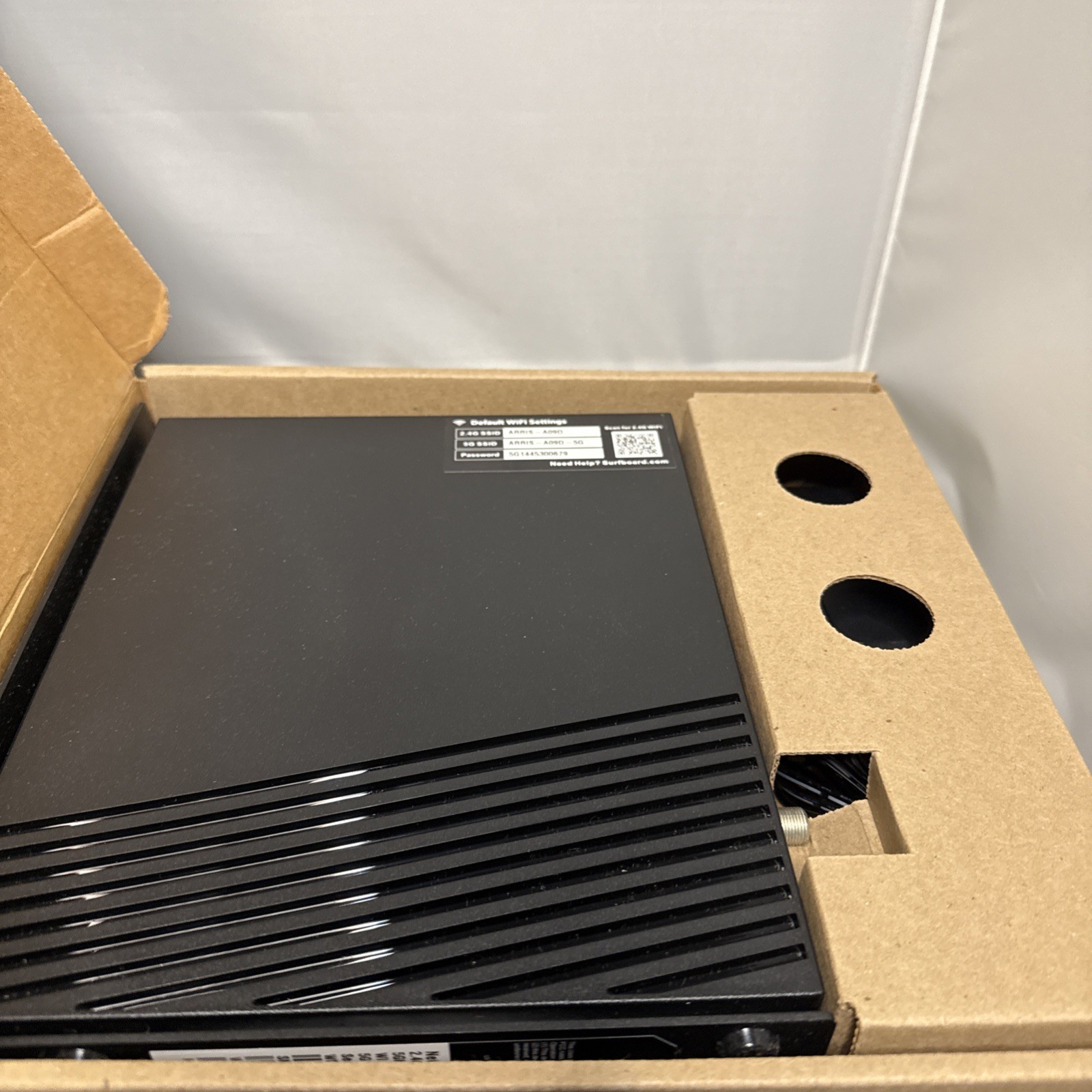 ARRIS Surfboard SBG6950AC2 DOCSIS 3.0 Cable Modem & AC1900 Wi-Fi Router