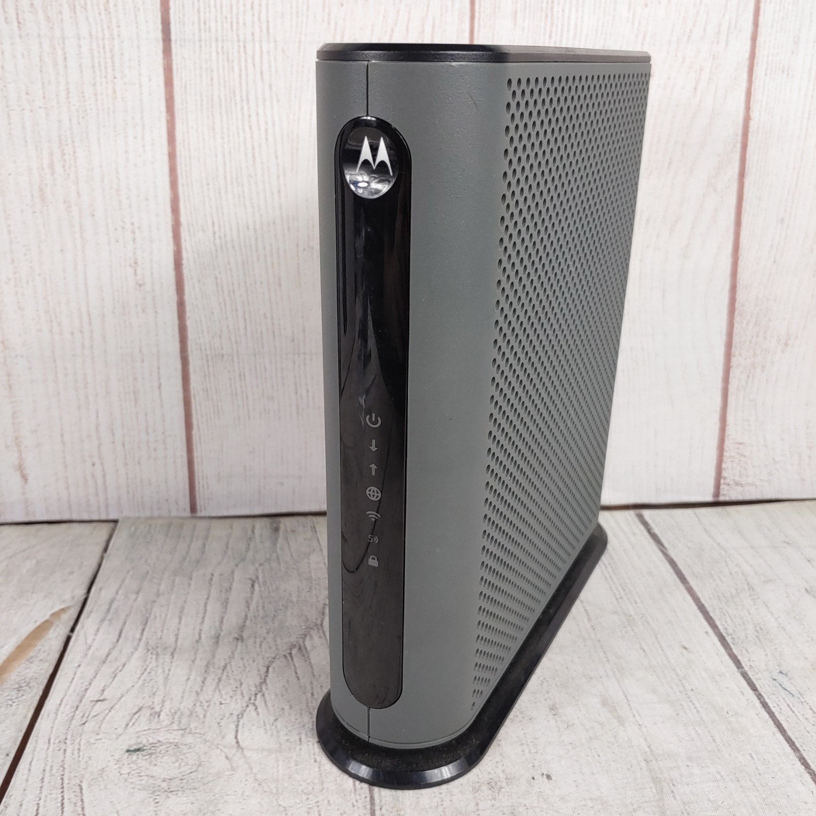 MOTOROLA MG7540 16×4 Cable Modem AC1600 Dual Band Wi-Fi Gigabit Router + Cable