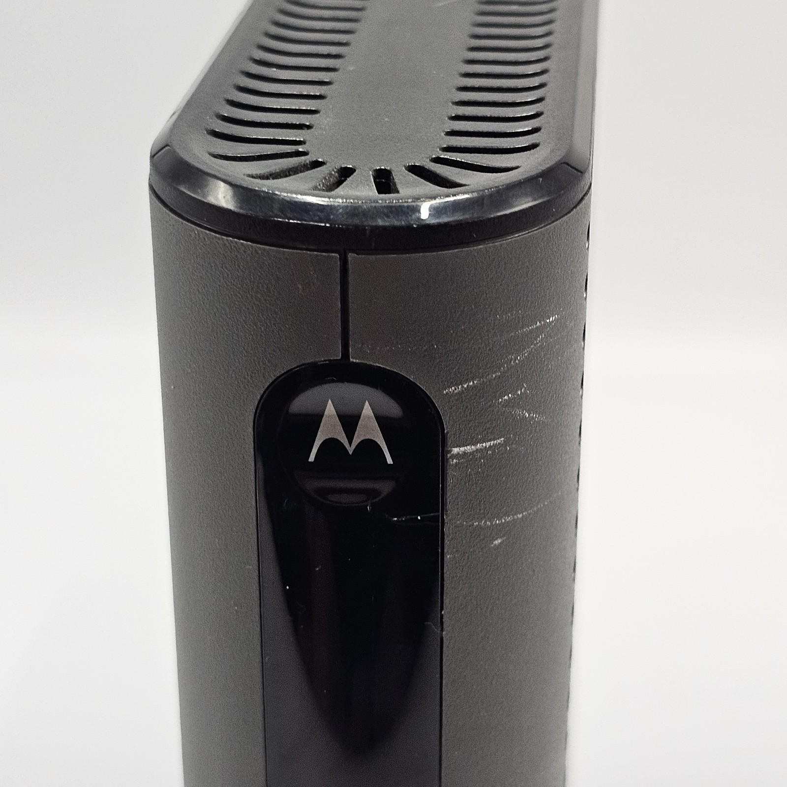 Motorola MB7621 DOCSIS 3.0 Cable Modem 24×8 650 Mbps High-Speed Internet