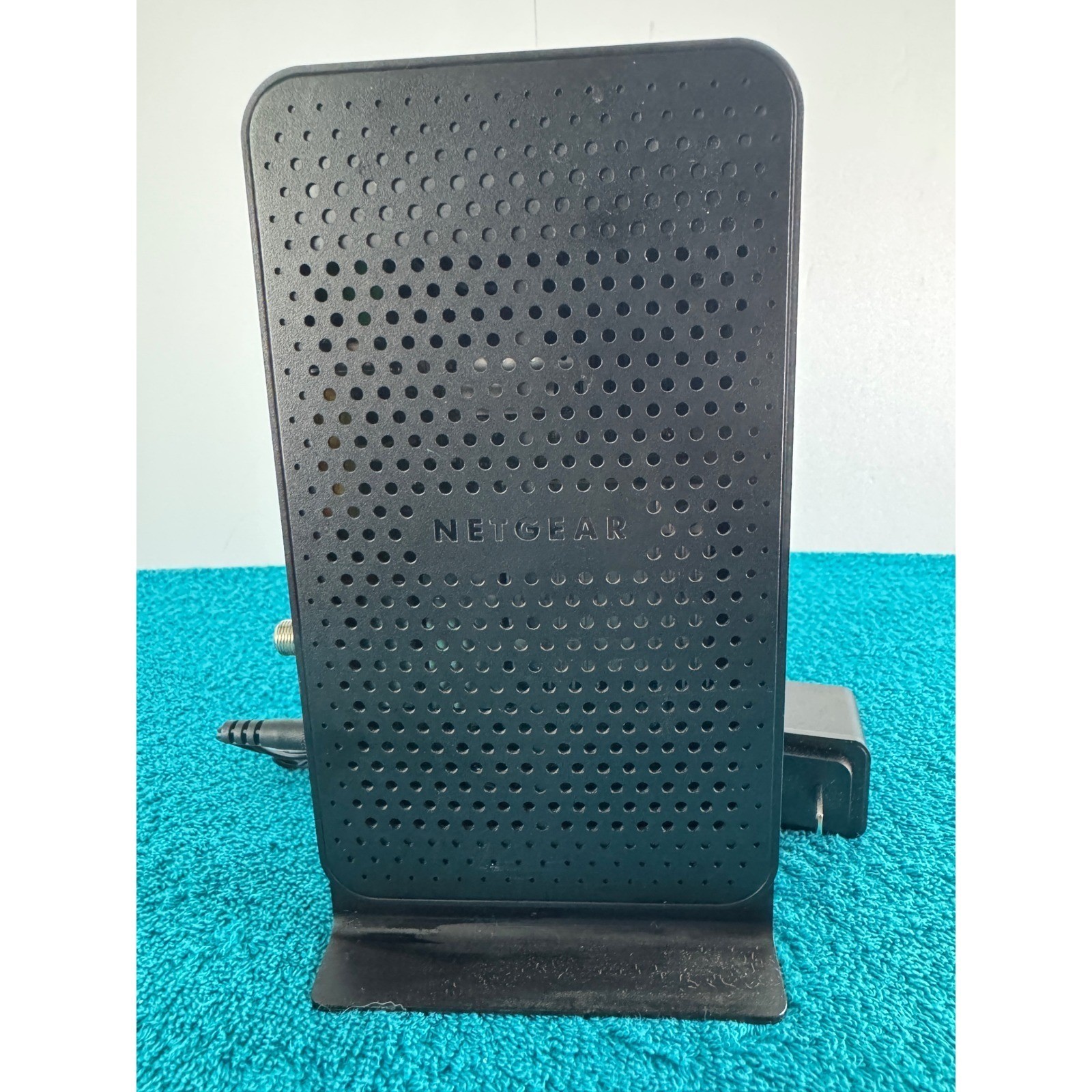 NETGEAR N600 WiFi DOCSIS 3.0 Modem Router with 5 Port Ethernet Switch Bundle