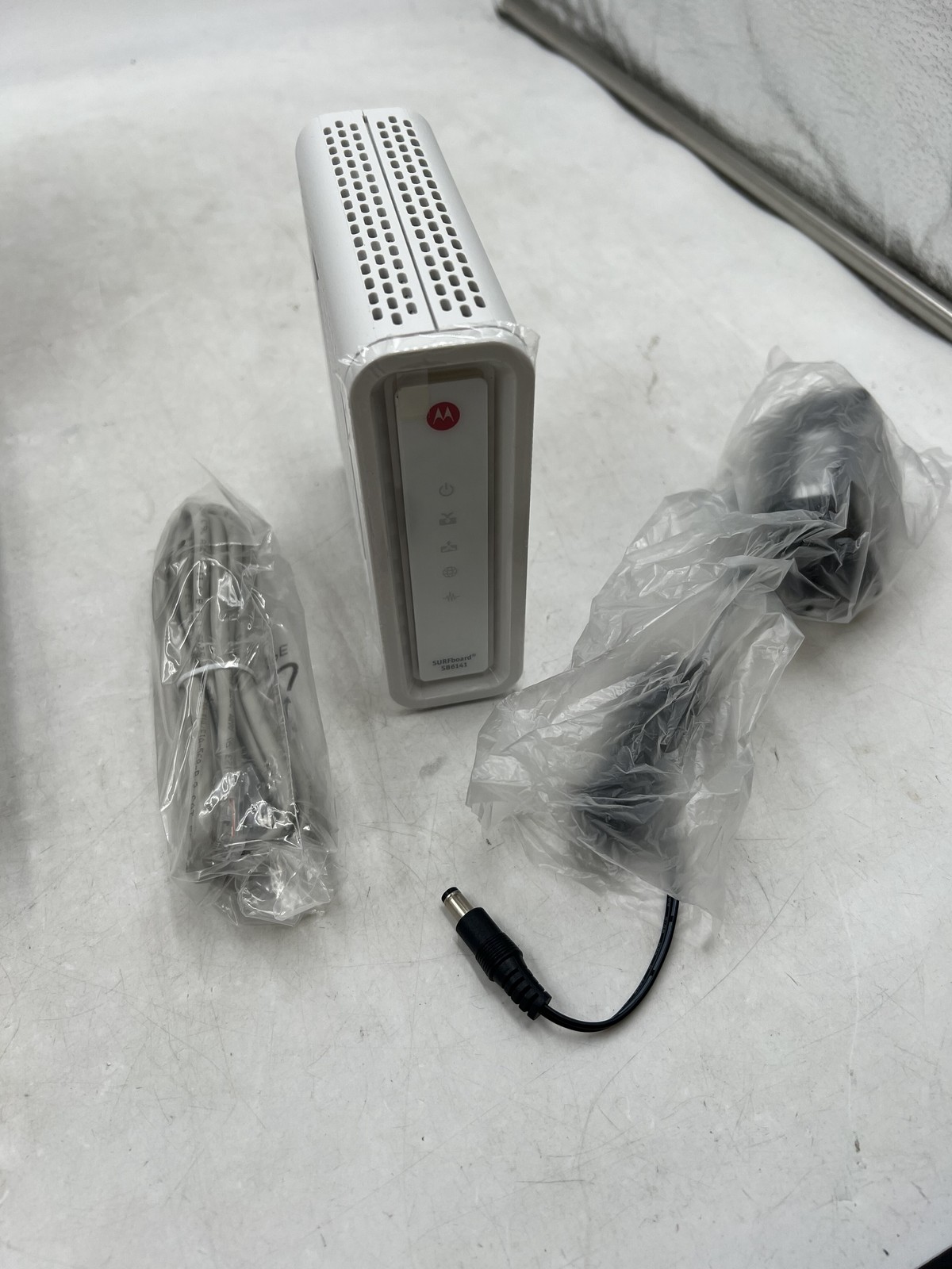 Arris Motorola SURFboard eXtreme Cable Modem SB6141 White Free Shipping