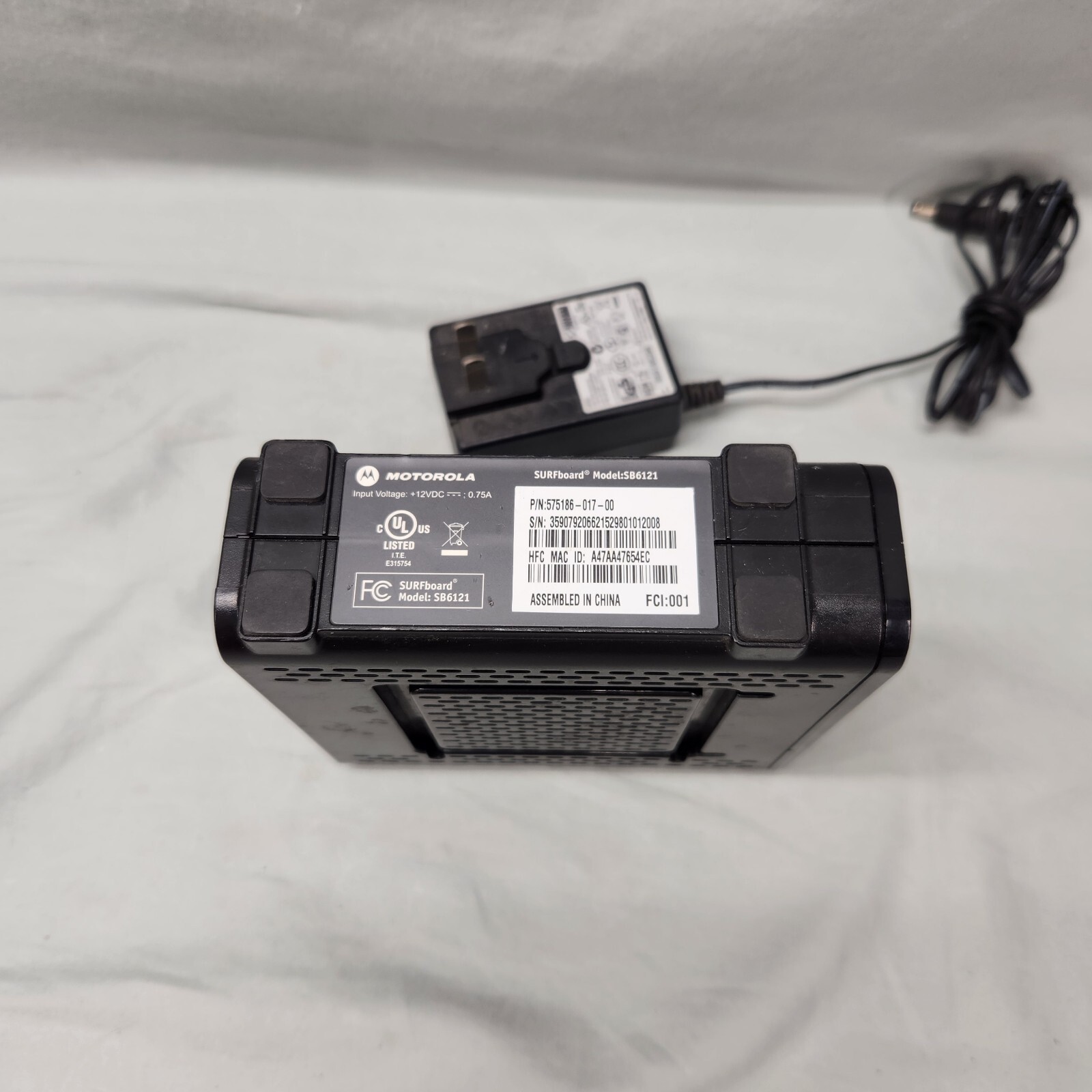 ARRIS SURFboard Cable Modem Router w/ Power Cable – Model SB6121 – Black