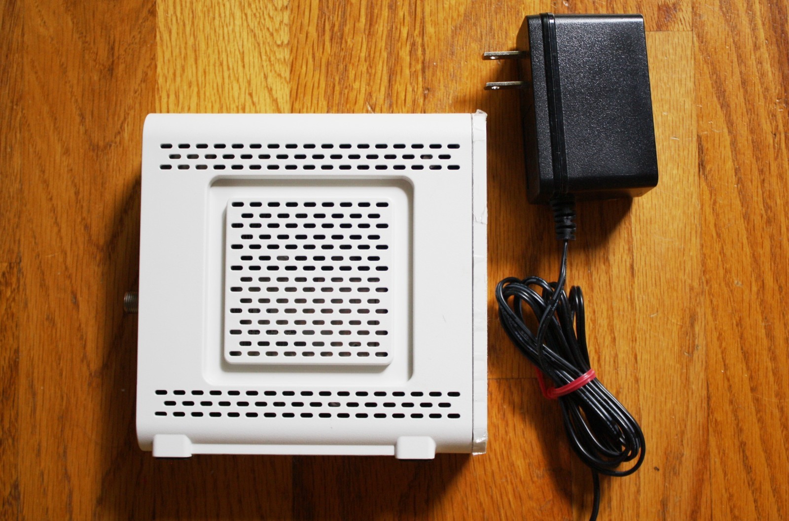Arris Motorola SURFboard SB6141 Cable Modem with power cord