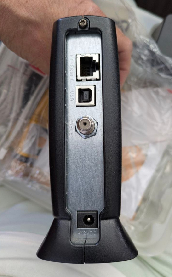Motorola SURFboard SB5100 (501209-001-00) 38.91 Mbps Cable Modem Router