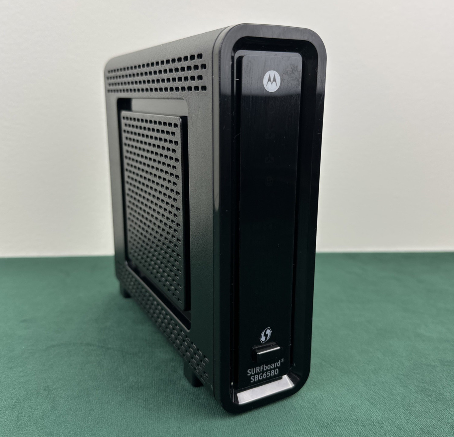 ARRIS SURFboard SBG6580 DOCSIS 3.0 Cable Modem Wi-Fi Dual Band Router No Cords