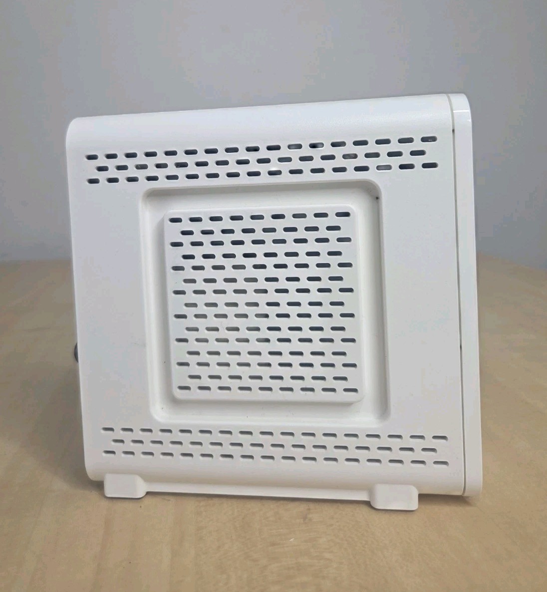 ARRIS SURFboard SB6190 DOCSIS 3.1 Cable Modem 10+ Gbps 2×2 Gigabit White
