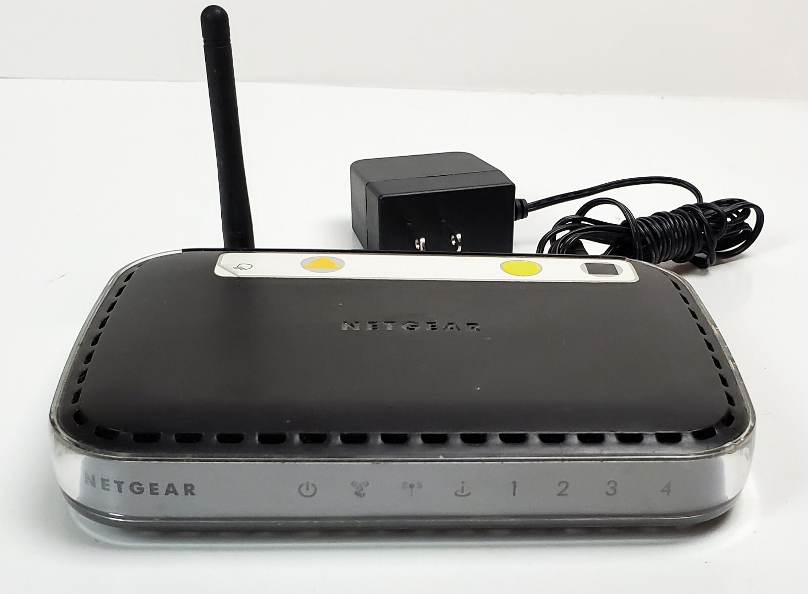 Lot Of ARRIS SURFboard SB6141 Netgear WN200 RPT v2 Netgear WNR1000 v2