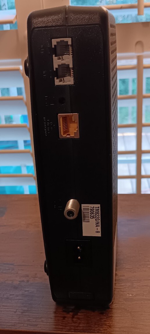 ARRIS TM822 Touchstone DOCSIS 3.0 8×4 Ultra-High Speed Telephone Modem – Black