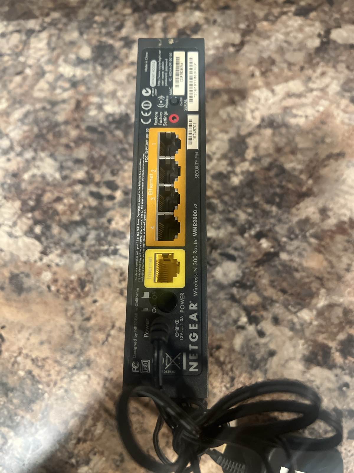 NETGEAR N300 WiFi Router WNR2000 v2 4-Port w/ Adapter
