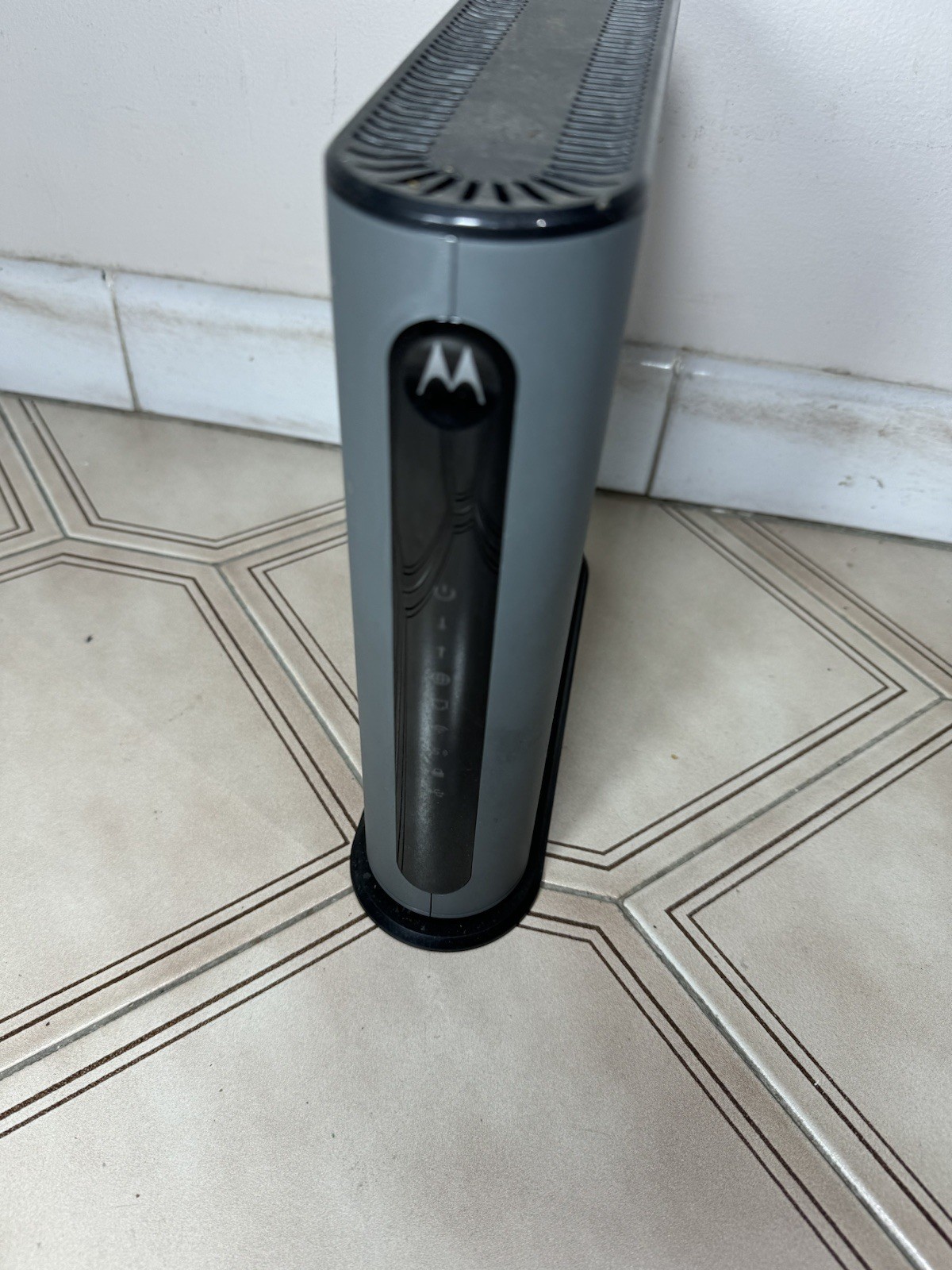 Motorola Docsis Cable Gateway Mg8702 Used