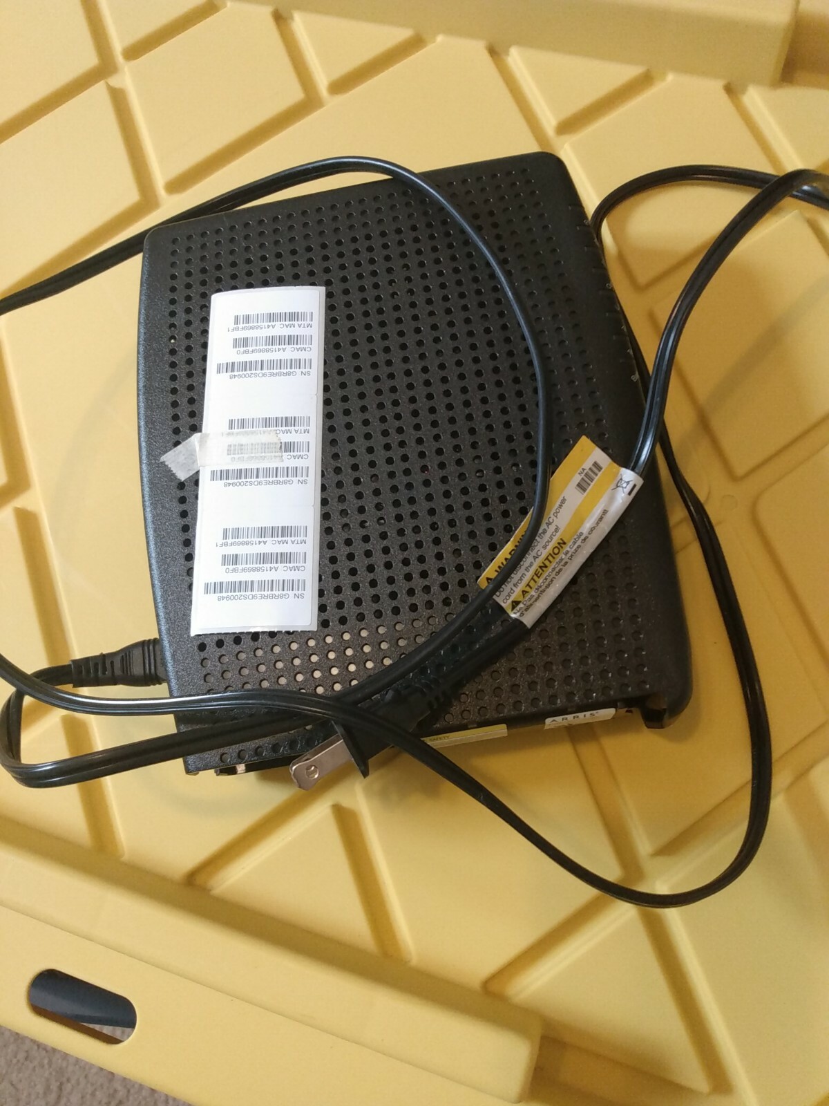 ARRIS Touchstone TM822G DOCSIS 3.0 8×4 Telephony Modem – Black