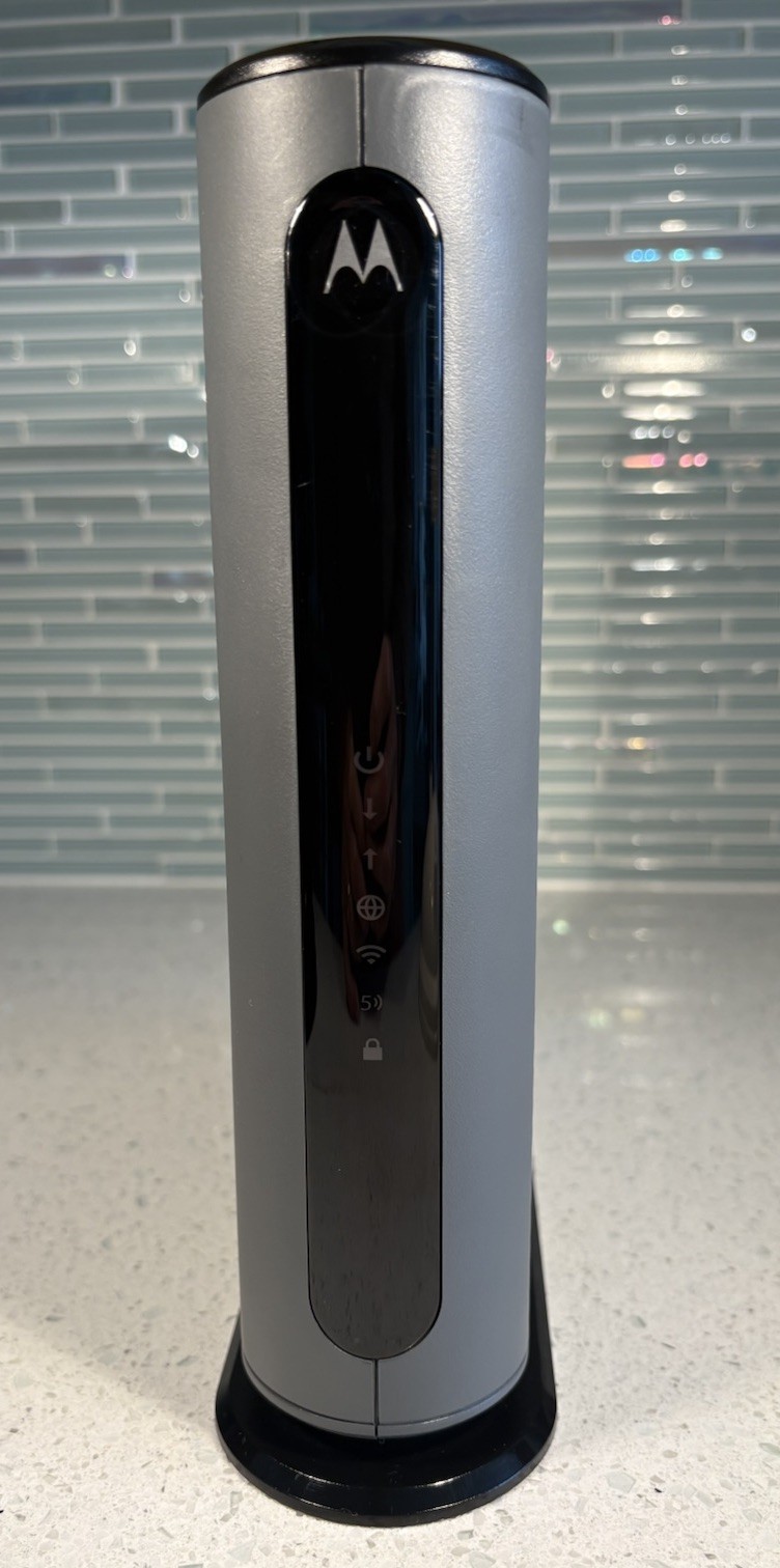 Motorola MG7550 16×4 High Speed ​​Cable Modem Plus AC1900 WiFi Router – Gray