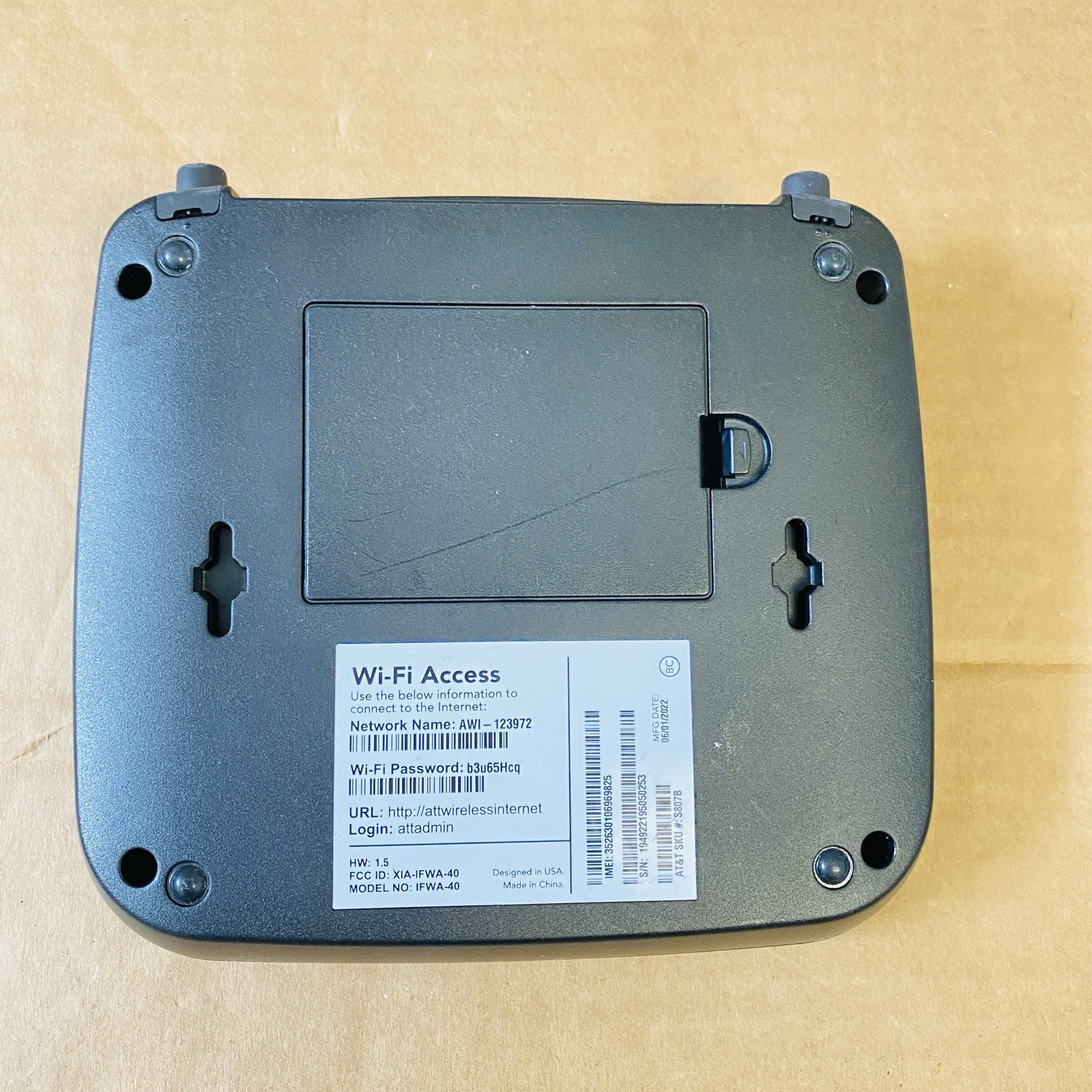 ATT Wireless Internet Modem IFWA-40 Hotspot Black (AT&T) With Charger AC Adapter