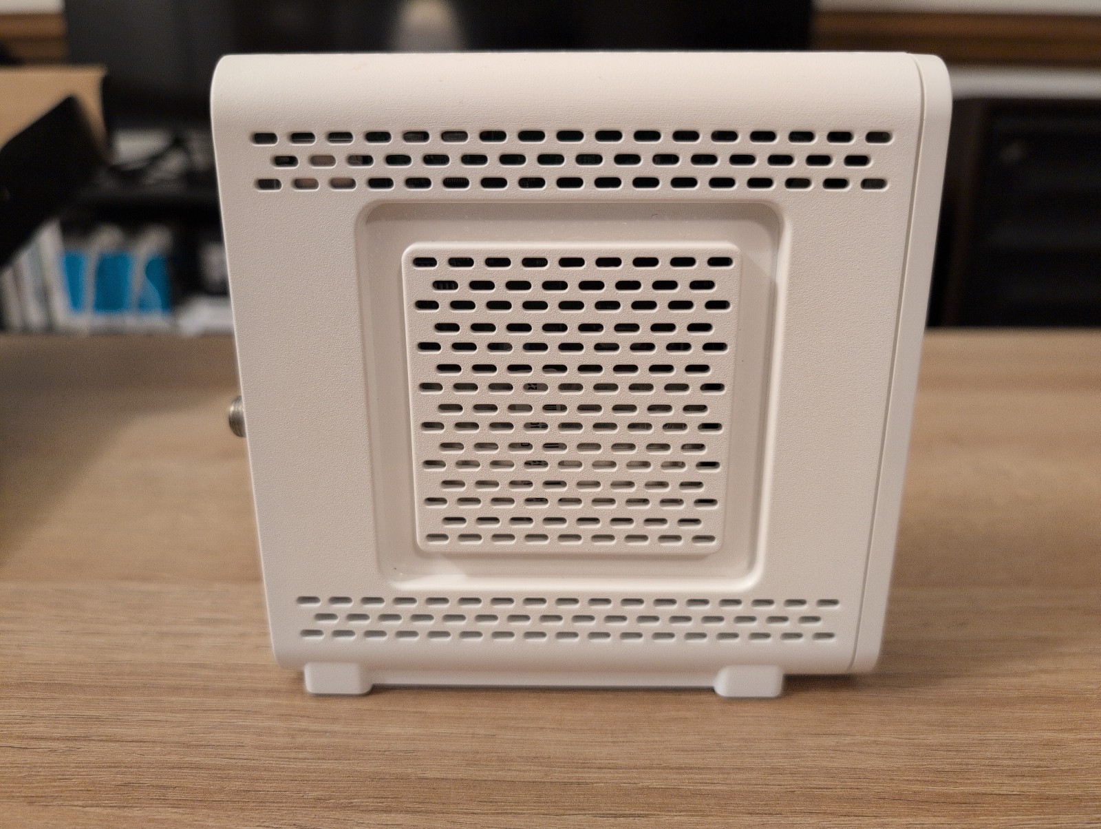 Motorola ARRIS SURFboard SB6141 343Mbps 8×4 DOCSIS 3.0 Cable Modem
