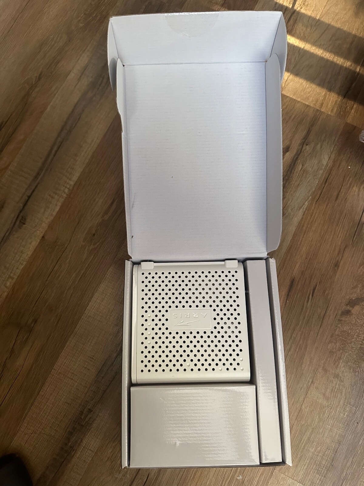 ARRIS SB6183 686 Mbps Cable Modem, White – 59243200300