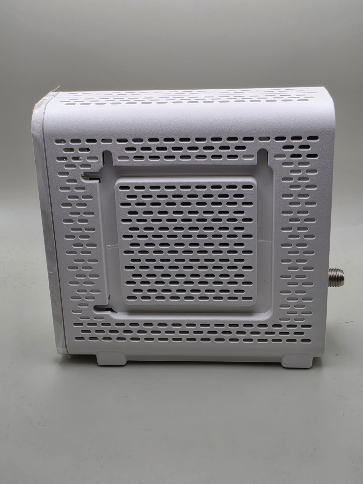 ARRIS SURFboard SB8200 DOCSIS 3.1 – 10+ Gbps Cable Modem